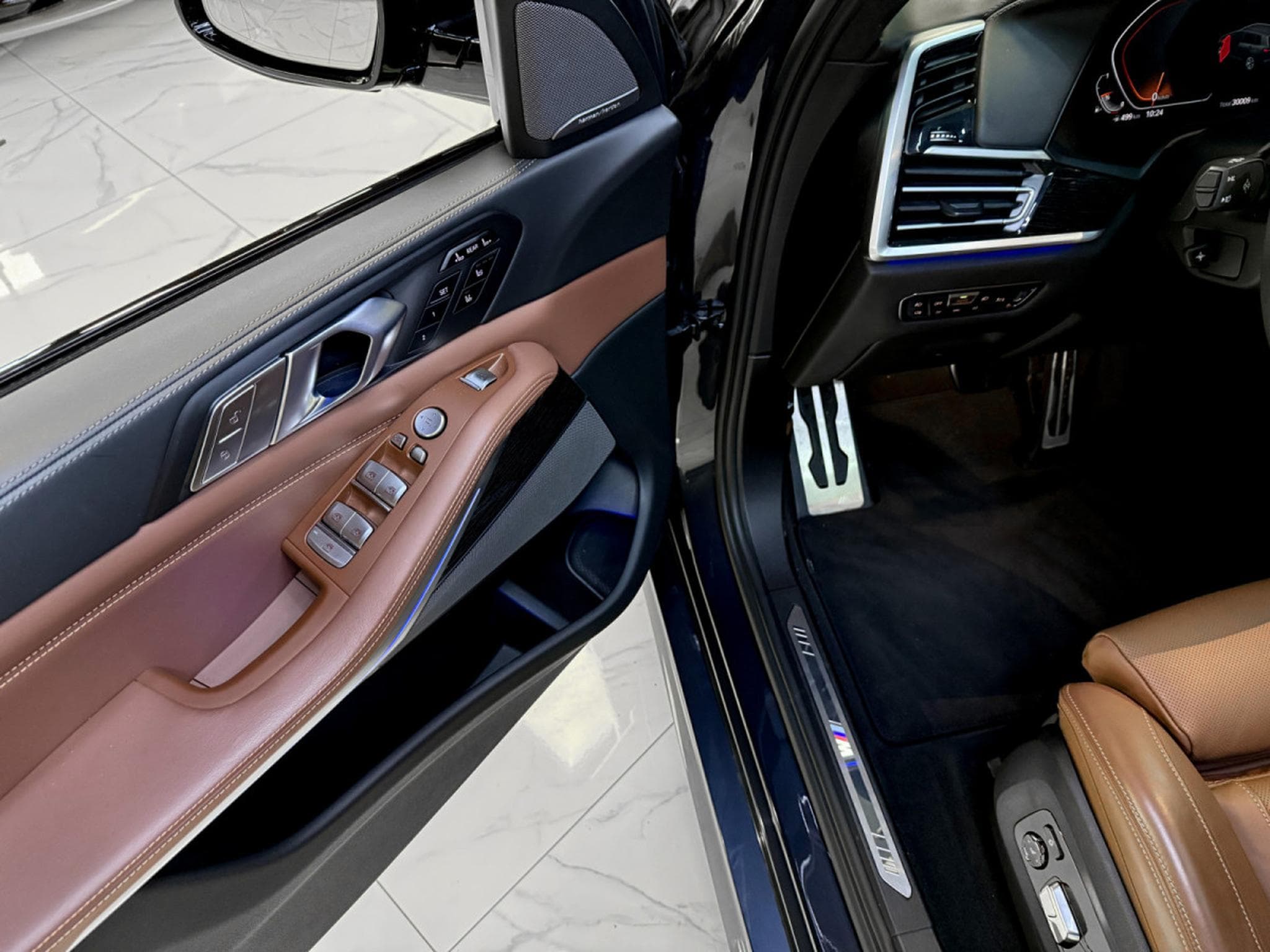 BMW X7 xDrive 40i 7S. FULL (2020) - Photo 16