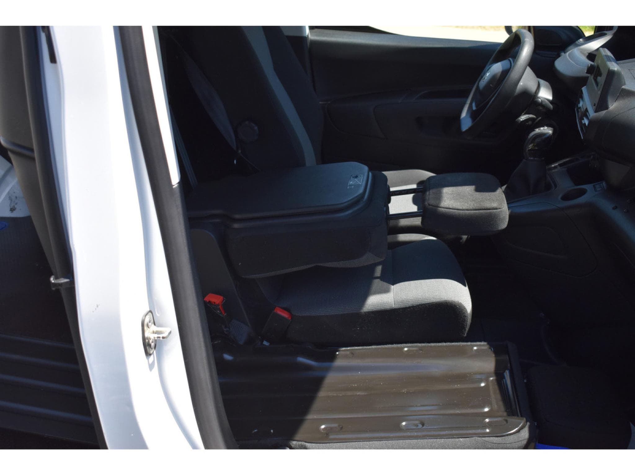 Peugeot Partner 1,6 HDI Airco 3 places (2019) - Photo 9