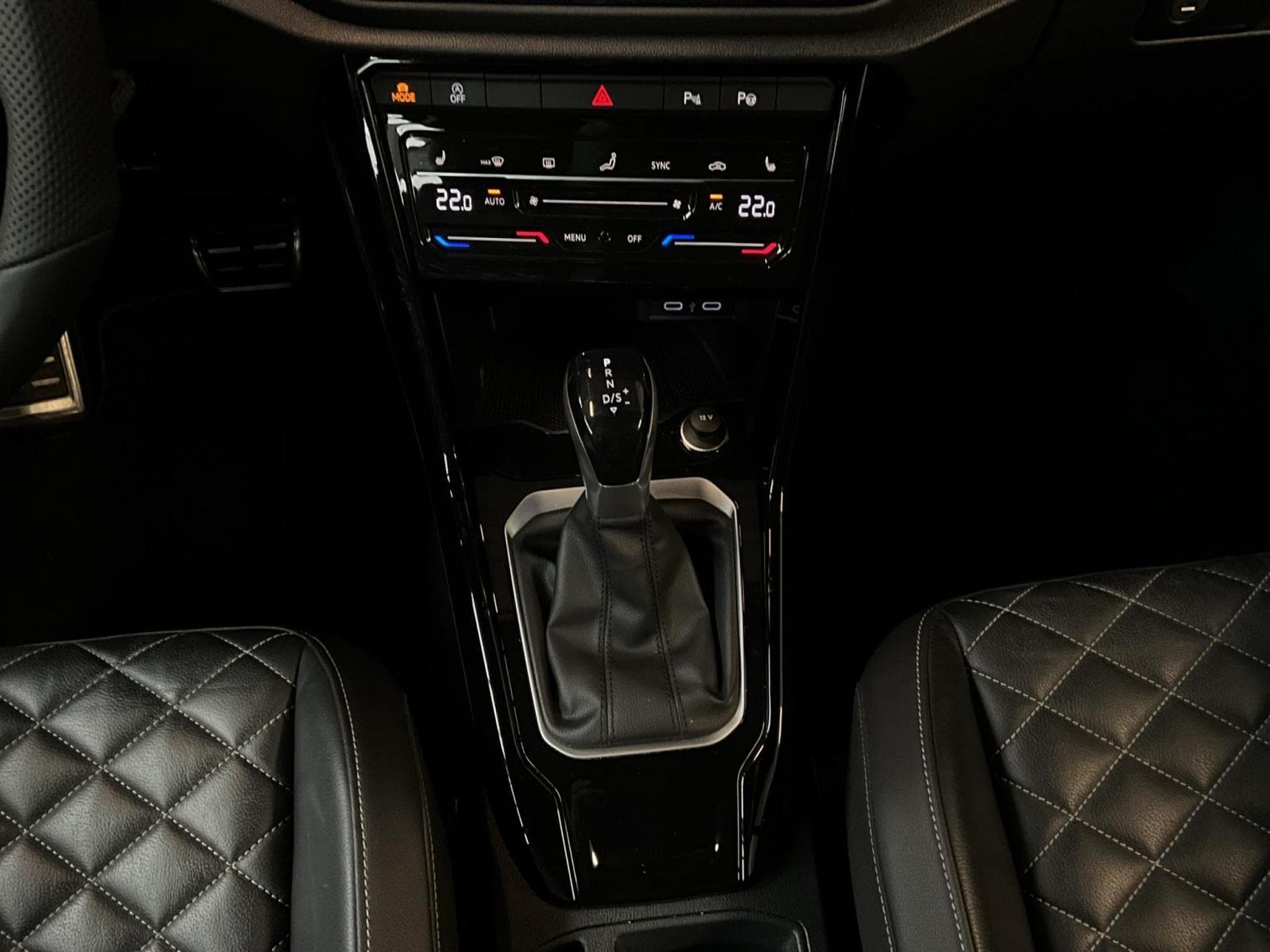 VW T-Roc Cabrio+R-Line+DSG+Black-Style+RearView+Matrix-LED (2022) - Foto 14