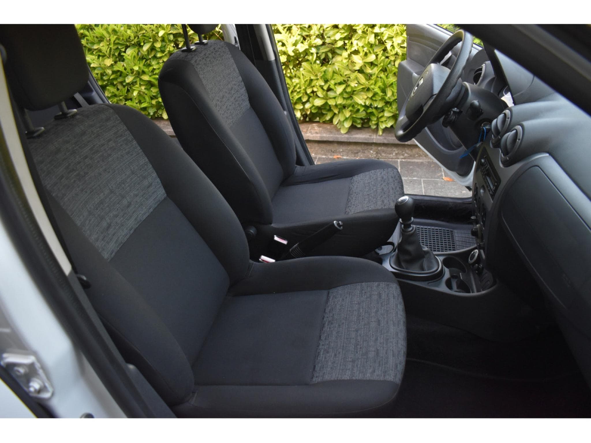 Dacia Duster 4x4 1,6i16V (2012) - Photo 10