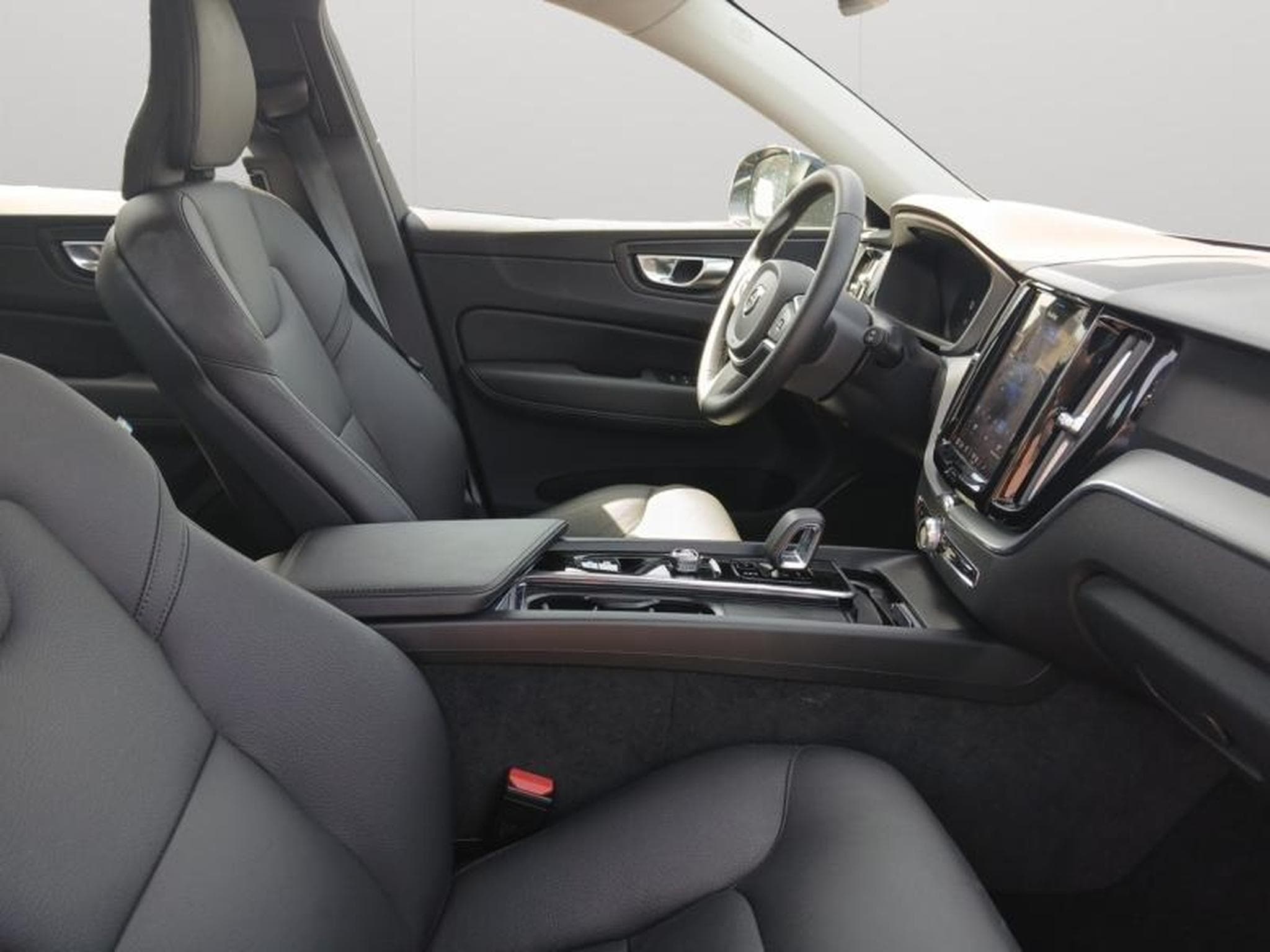 Volvo XC60 B5 Core / Essence (2025) - Foto 15
