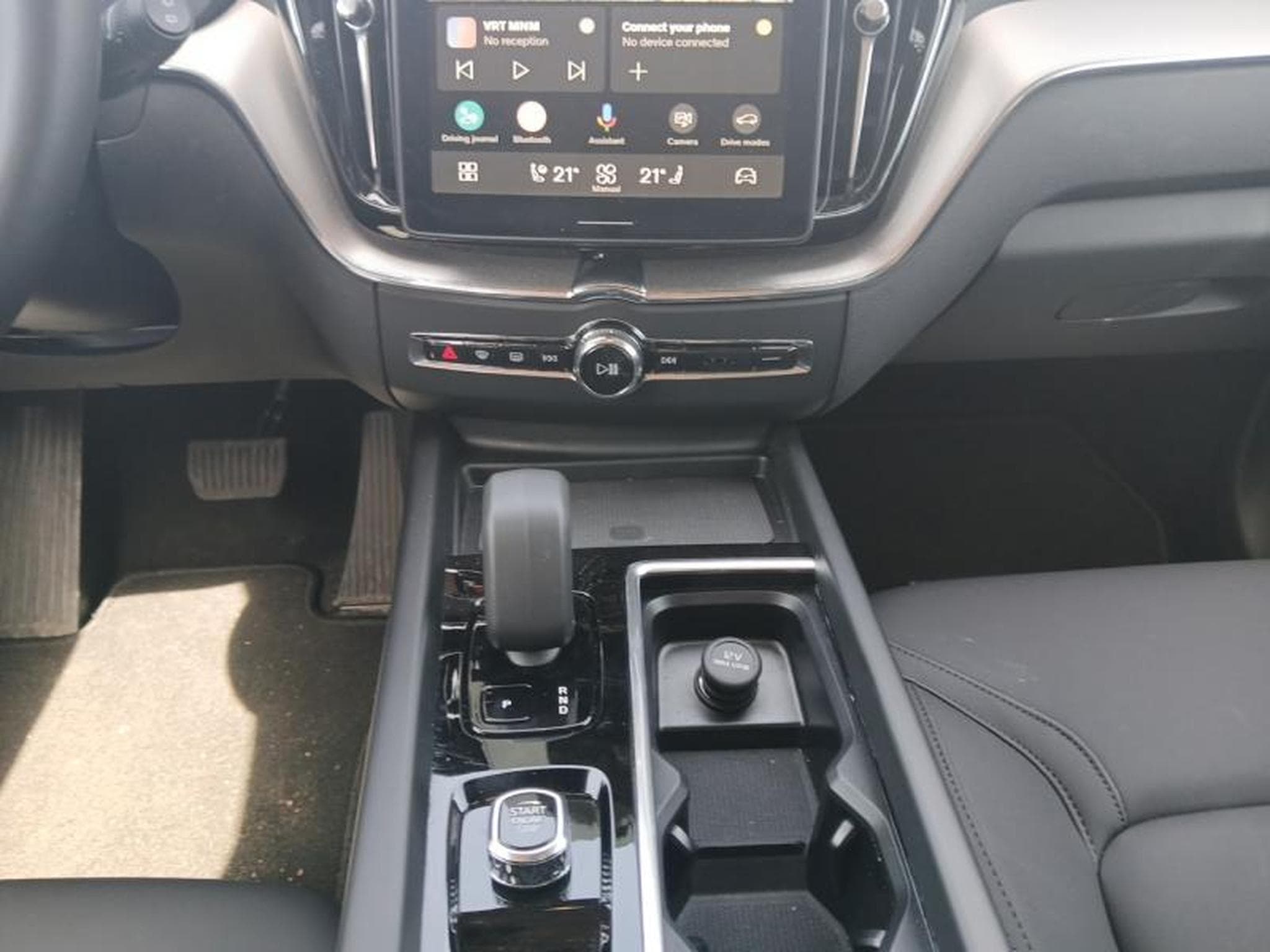 Volvo XC60 B5 Core FACELIFT / Essence (2025) - Foto 11