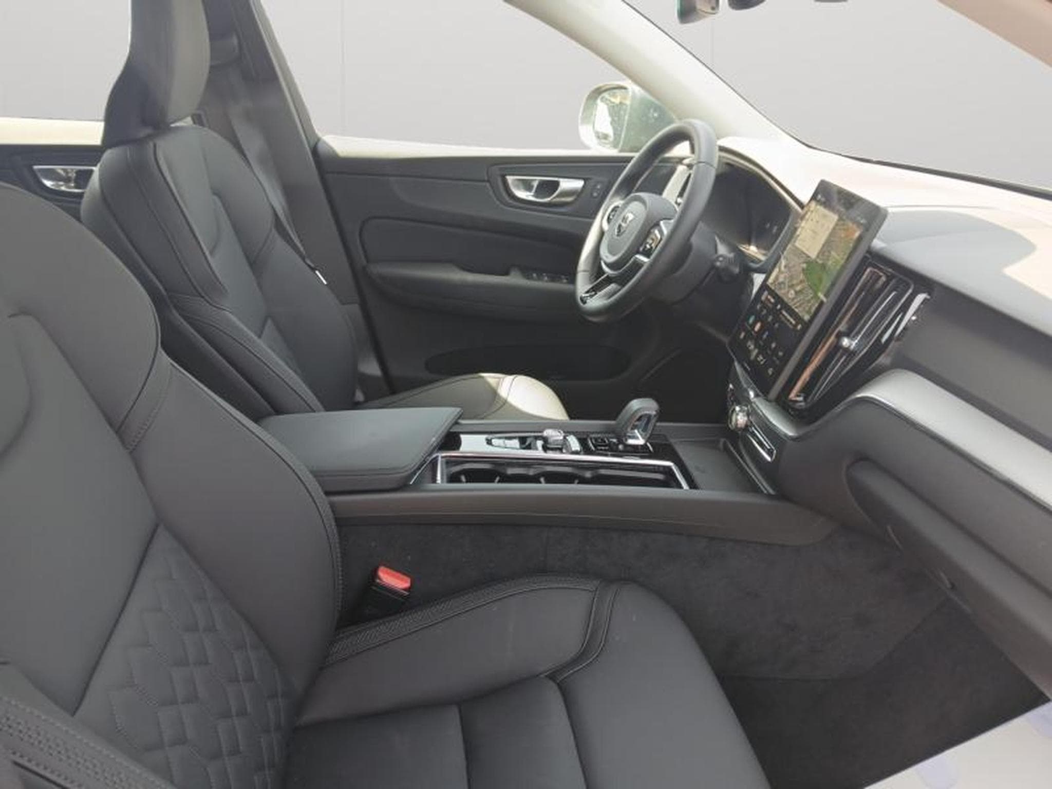 Volvo XC60 B5 Core FACELIFT / Essence (2025) - Foto 15