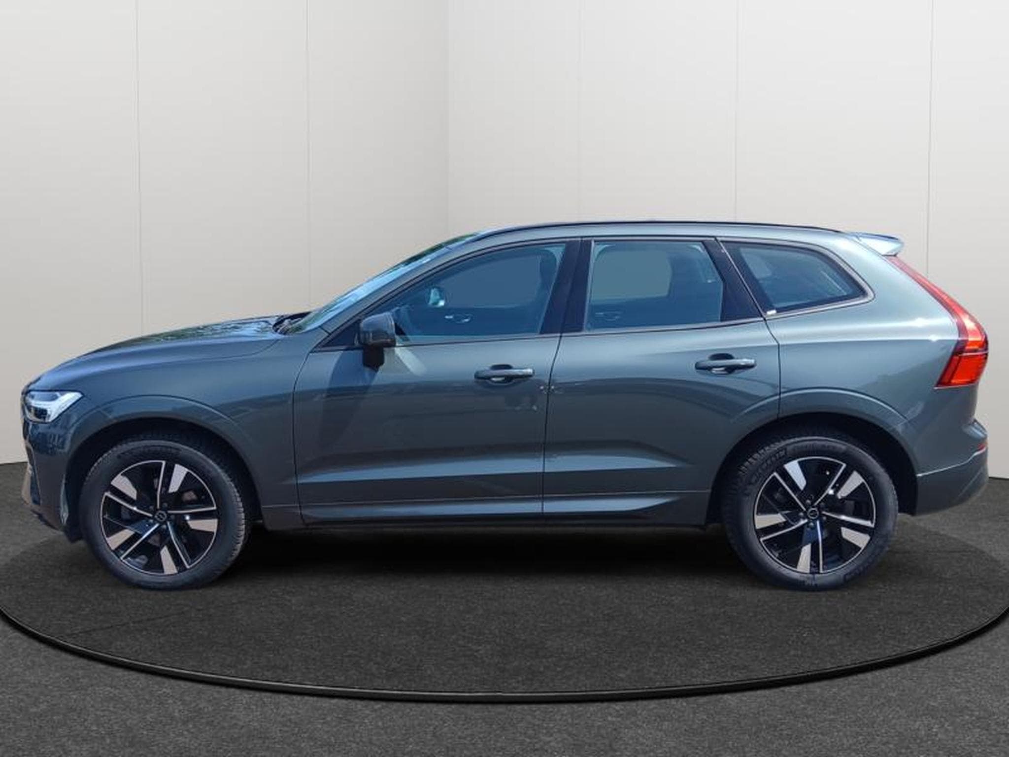 Volvo XC60 B5 Core FACELIFT / Essence (2025) - Foto 2