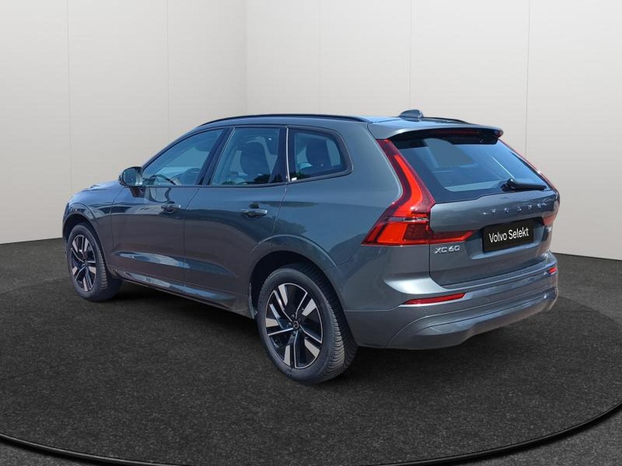 Volvo XC60 B5 Core FACELIFT / Essence (2025) - Foto 3
