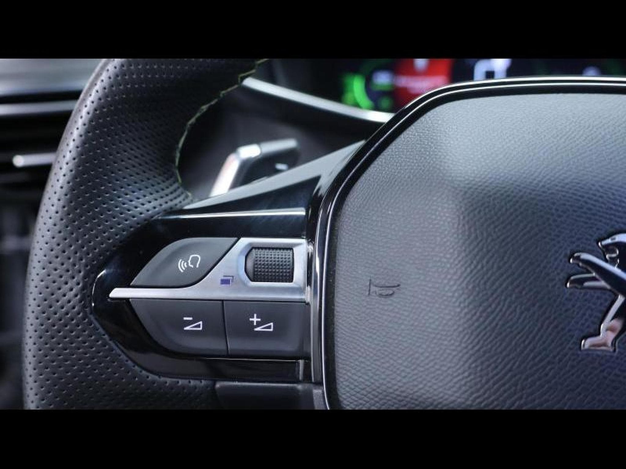 Peugeot 2008 1.5 blueHDI 130 GTLine EAT8 (2022) - Foto 17