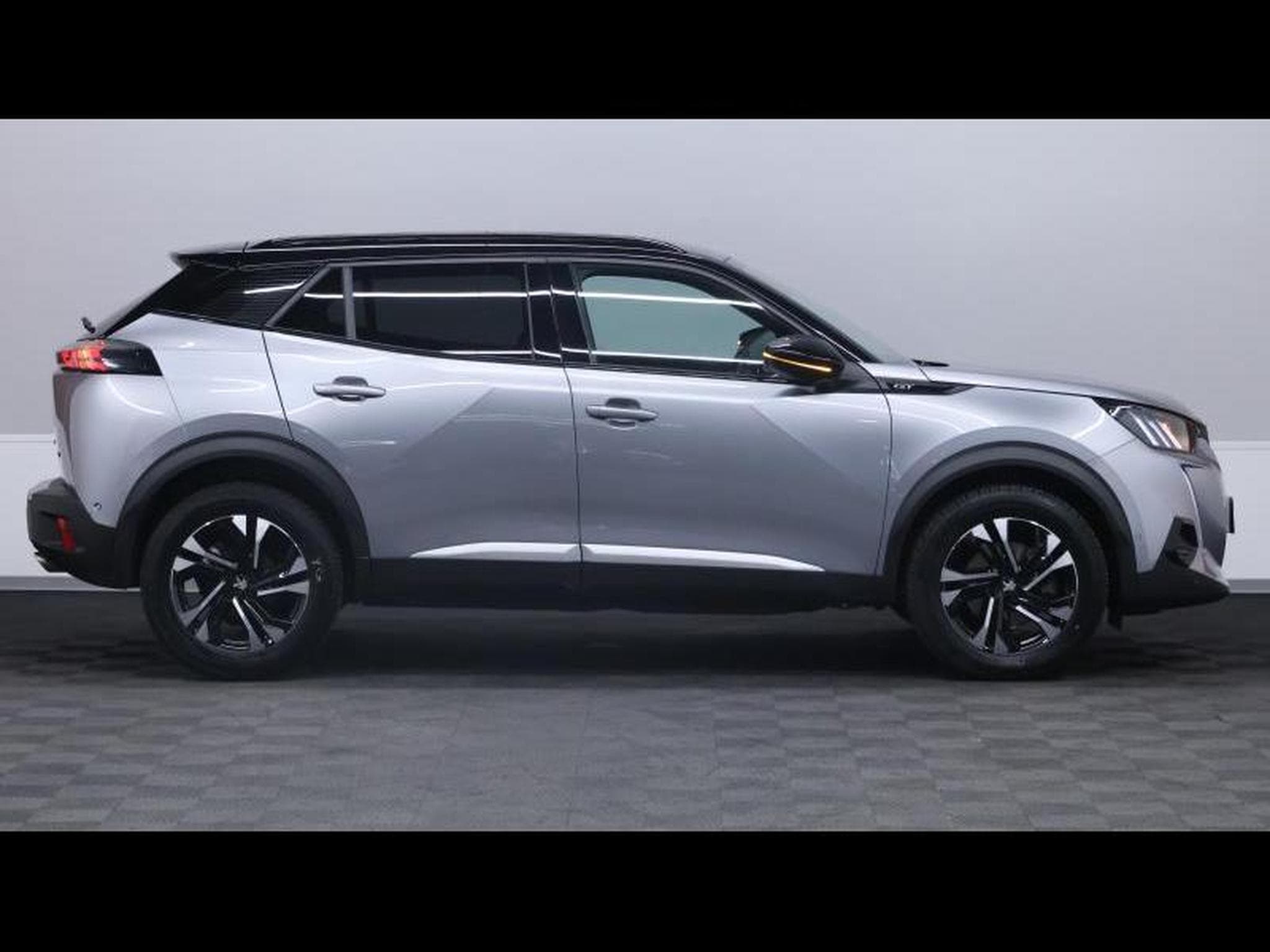Peugeot 2008 1.5 blueHDI 130 GTLine EAT8 (2022) - Foto 4