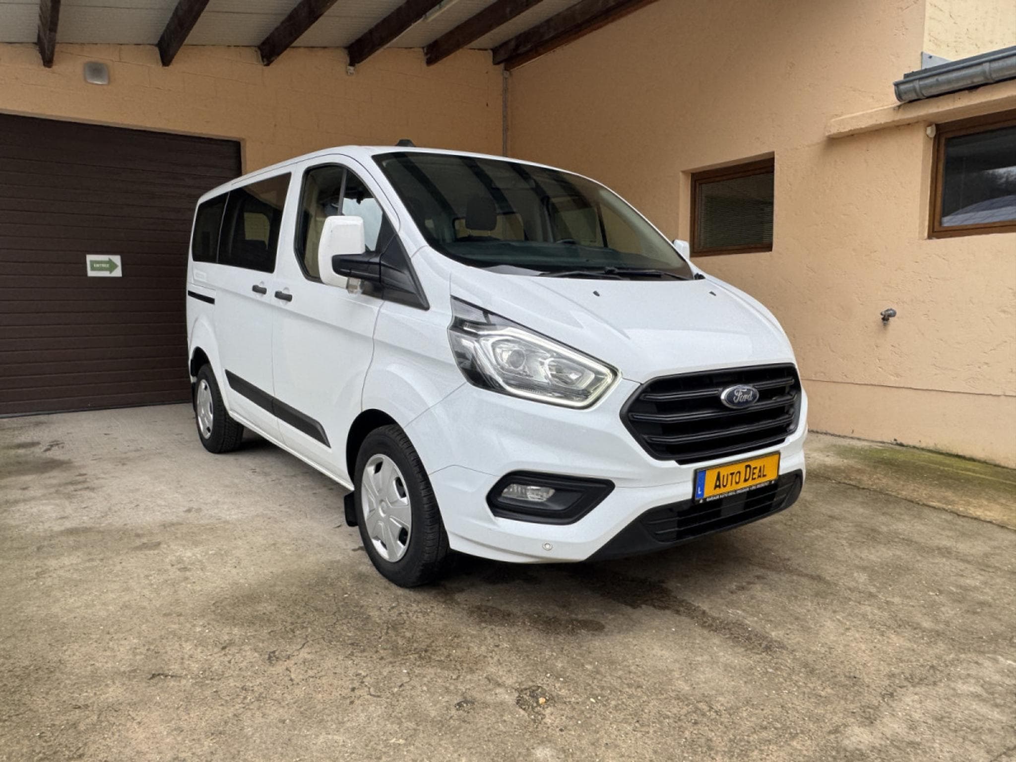 Ford Transit 2.0 TDCI L1H1 9-PLACES (2019) - Foto 1