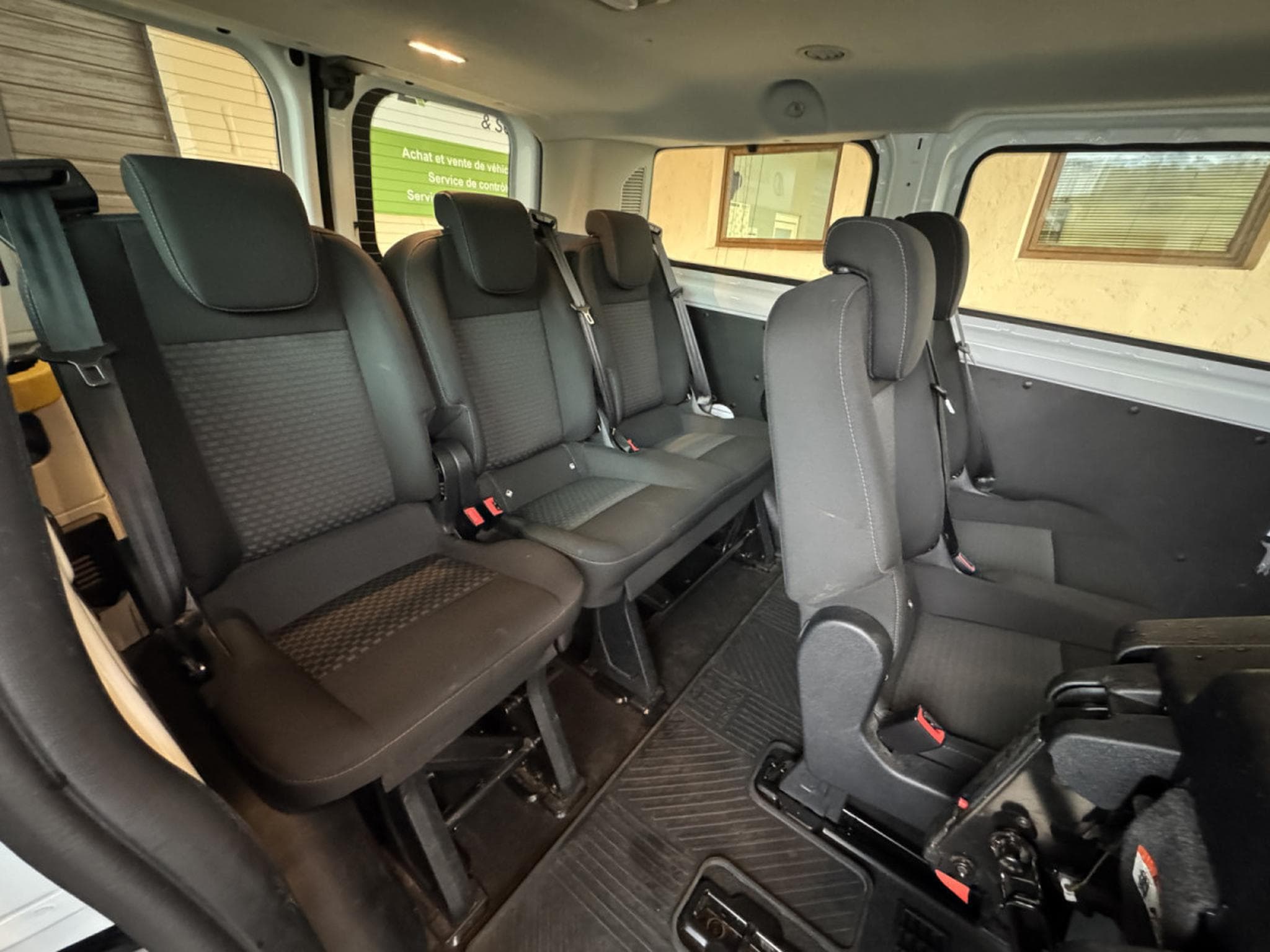 Ford Transit 2.0 TDCI L1H1 9-PLACES (2019) - Foto 12