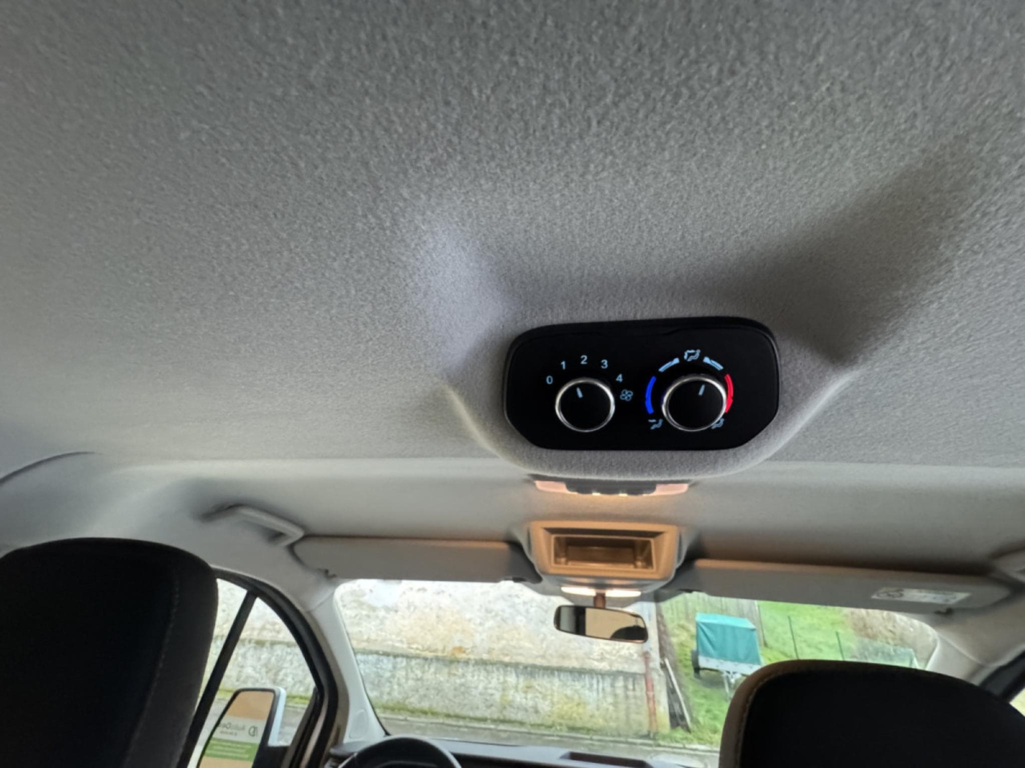 Ford Transit 2.0 TDCI L1H1 9-PLACES (2019) - Foto 13