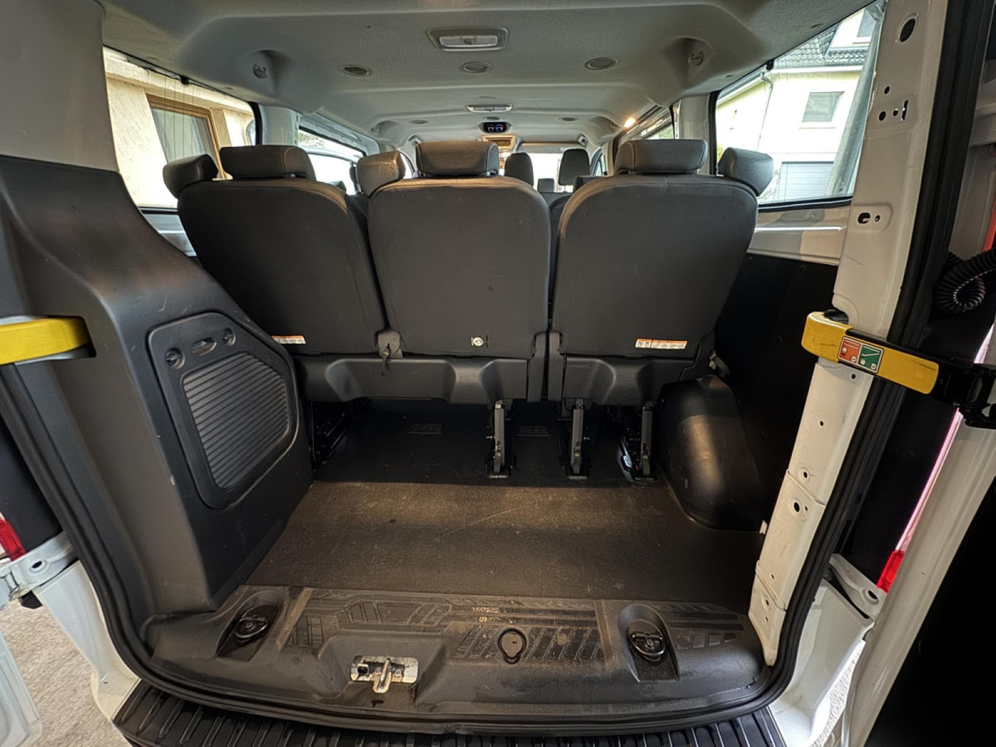 Ford Transit 2.0 TDCI L1H1 9-PLACES (2019) - Foto 14