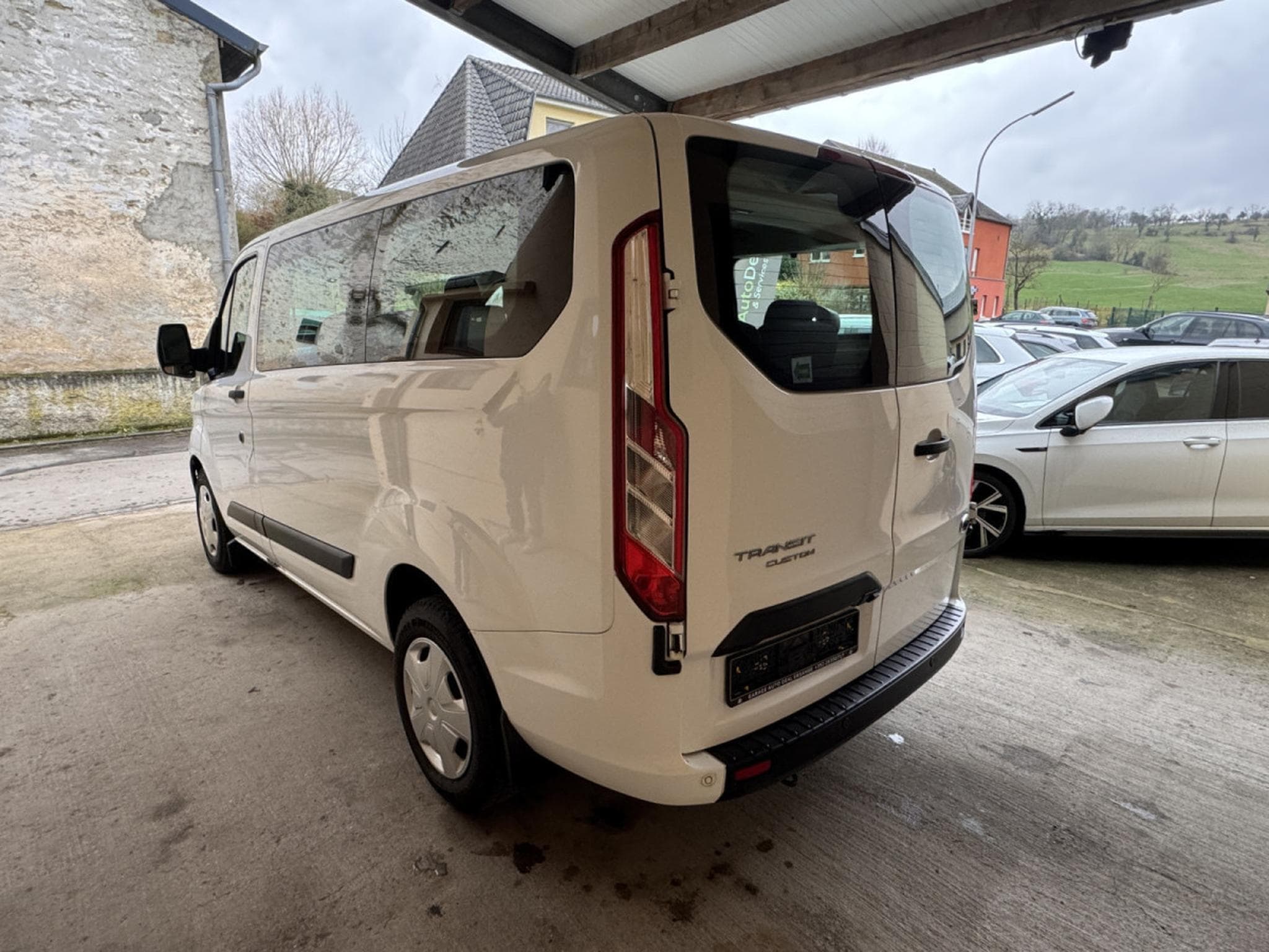 Ford Transit 2.0 TDCI L1H1 9-PLACES (2019) - Foto 4