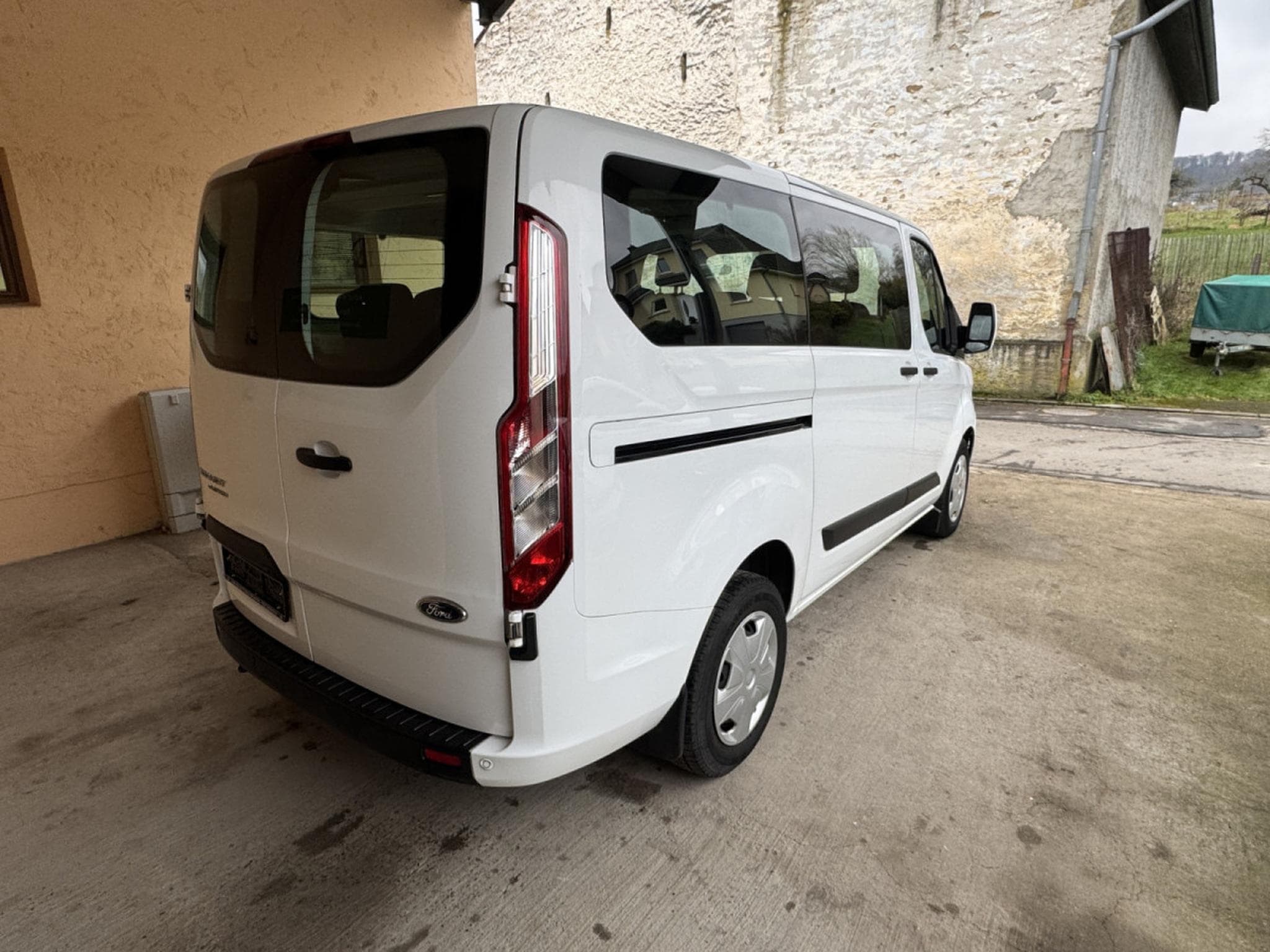 Ford Transit 2.0 TDCI L1H1 9-PLACES (2019) - Foto 5
