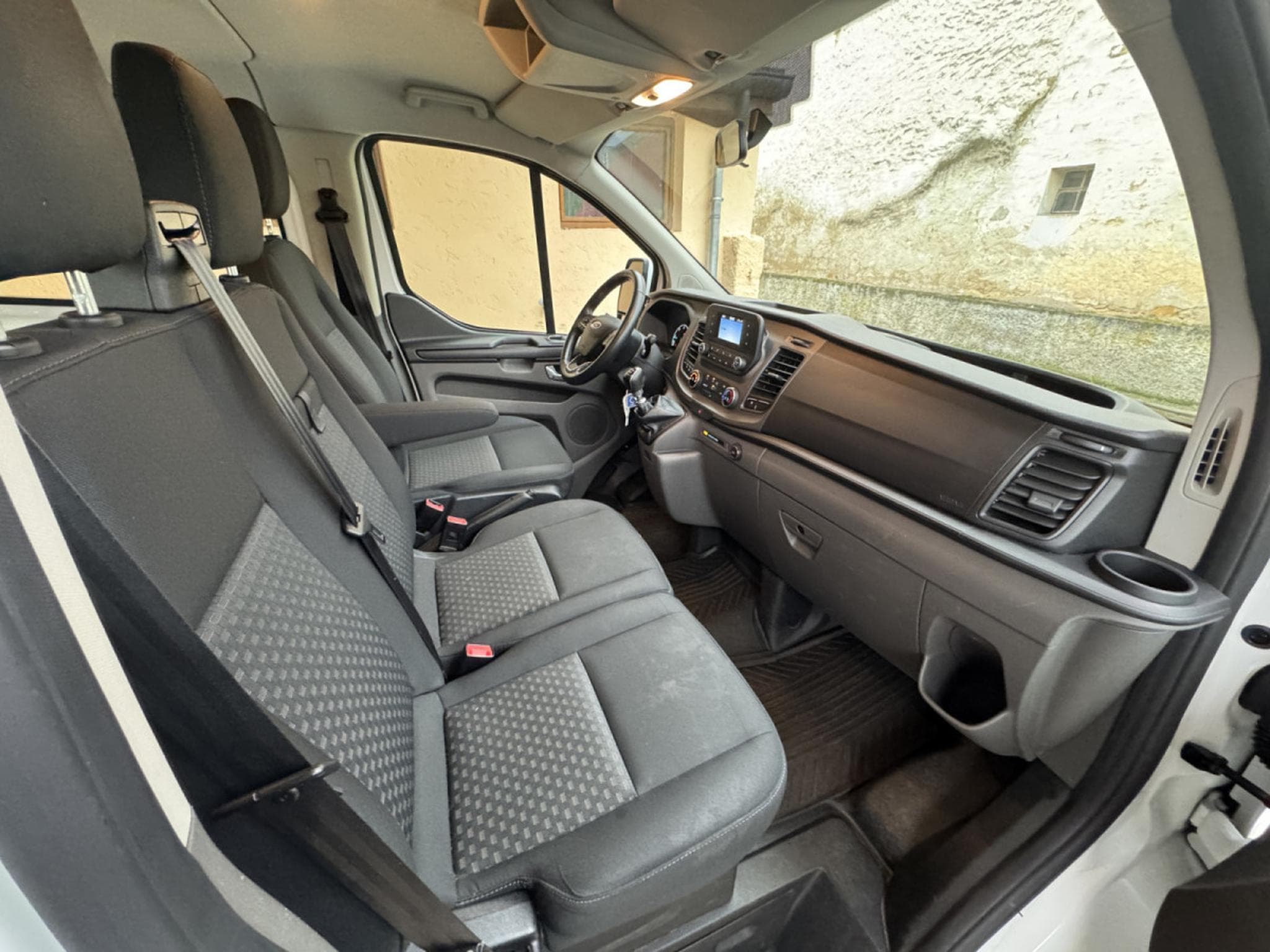 Ford Transit 2.0 TDCI L1H1 9-PLACES (2019) - Foto 6
