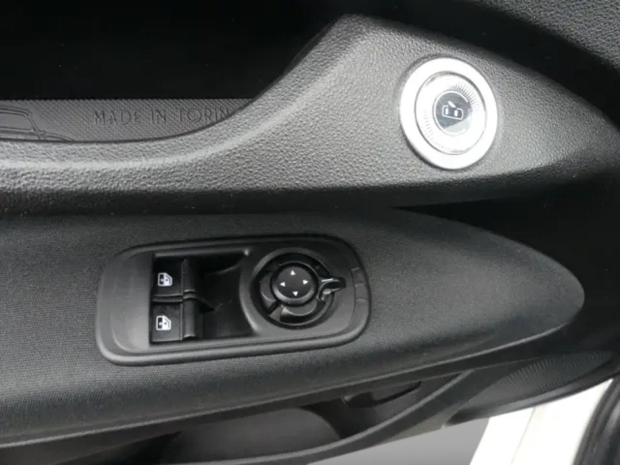 Fiat 500 ICON 42 kWh (2023) - Photo 23