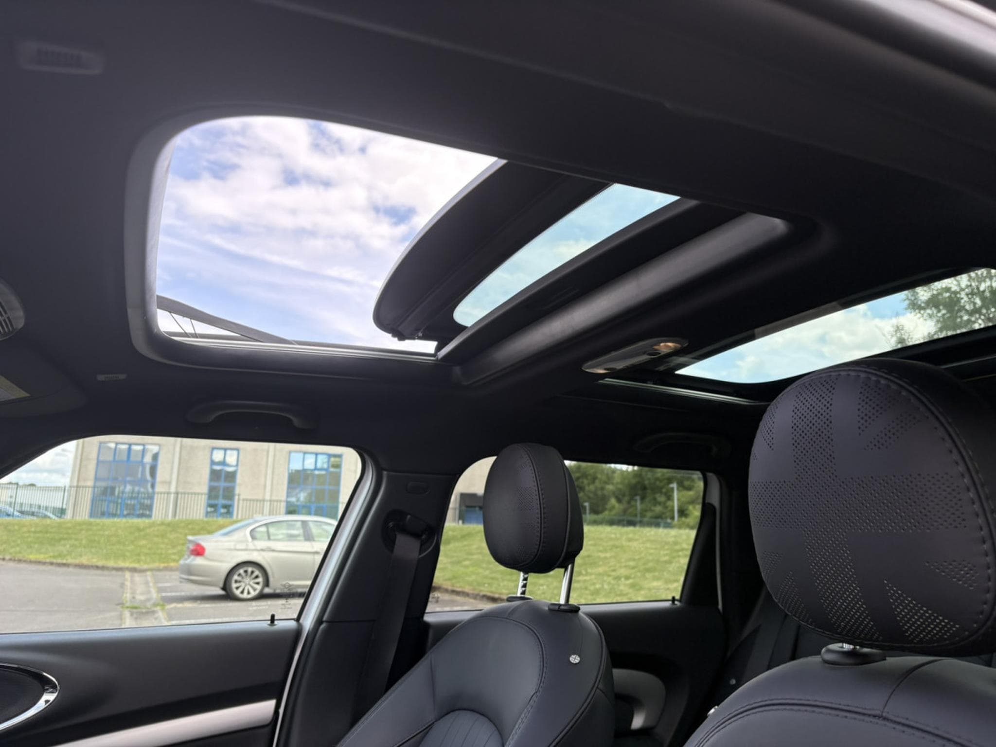 Mini Clubman John Cooper Works ALL4 - Edition Premium Plus - Toit ouvrant (2023) - Photo 15