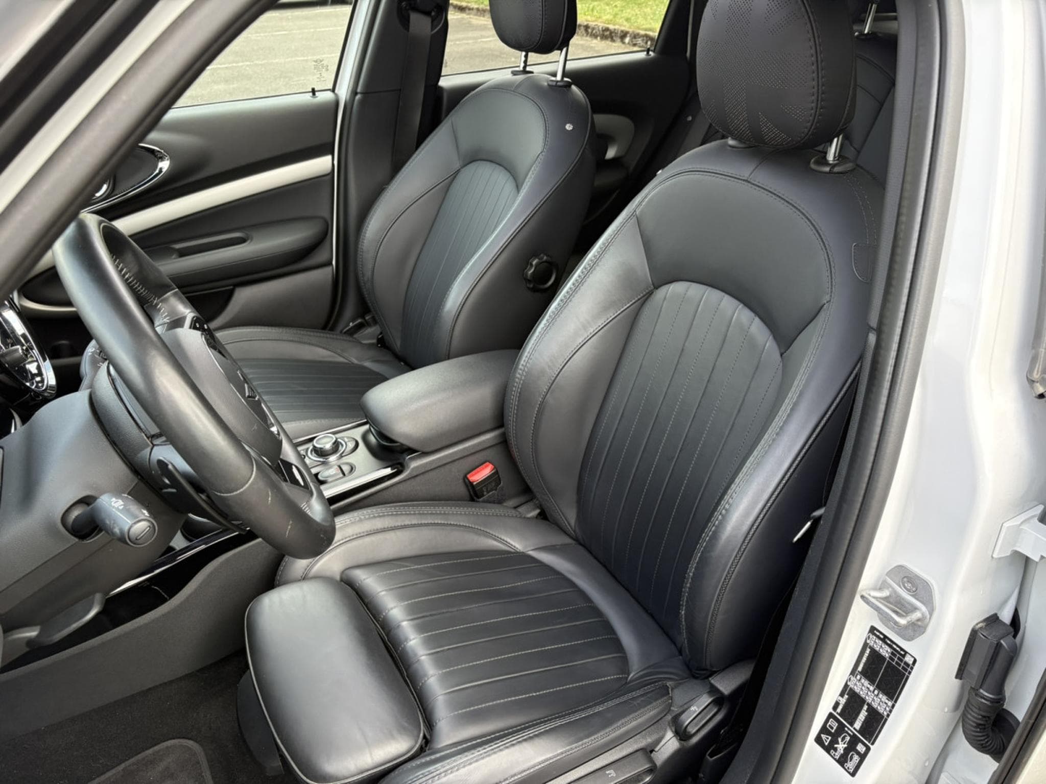 Mini Clubman John Cooper Works ALL4 - Edition Premium Plus - Toit ouvrant (2023) - Photo 8
