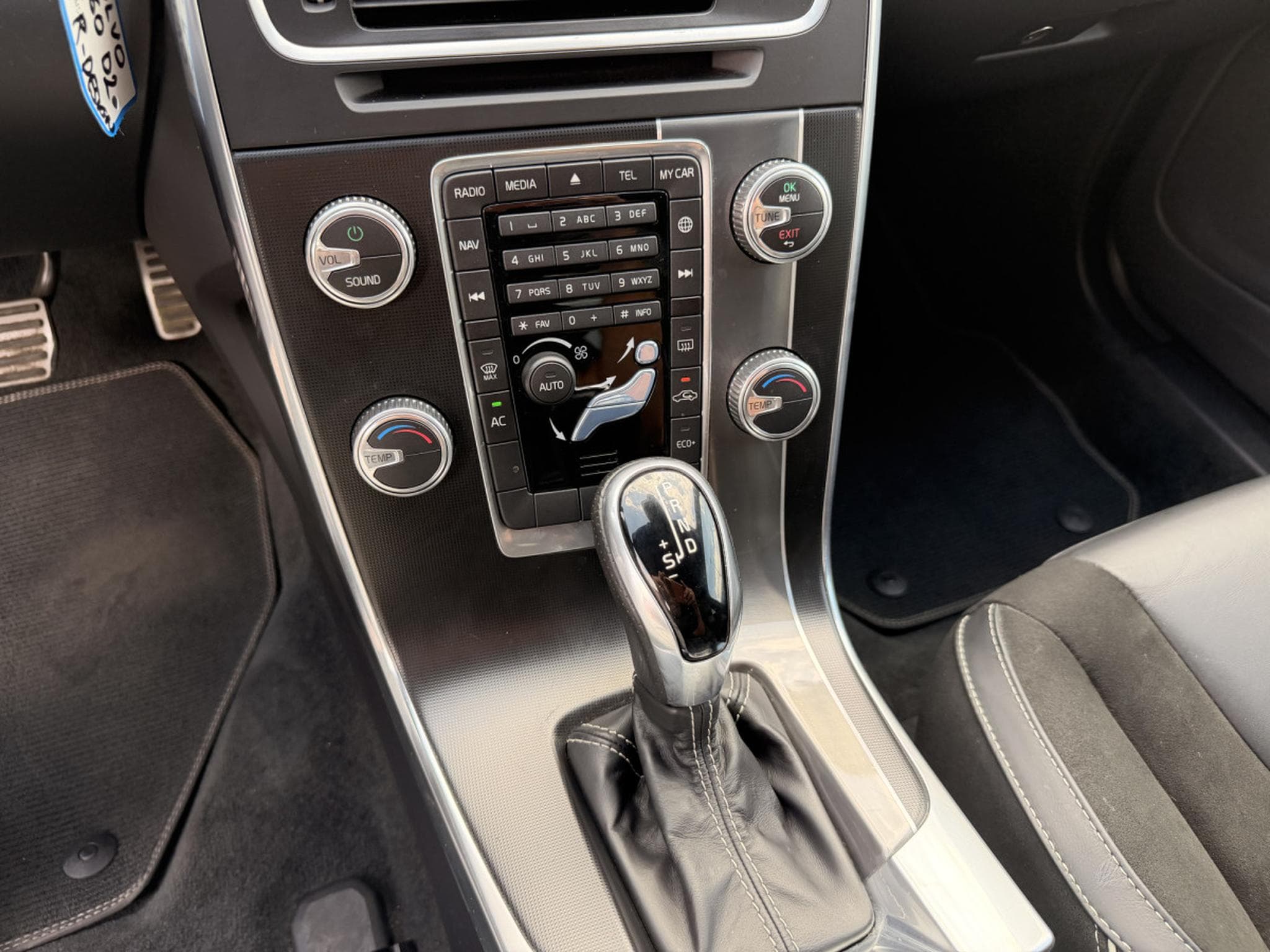 Volvo S60 D2 Geartronic 120 R-Design (2017) - Photo 18