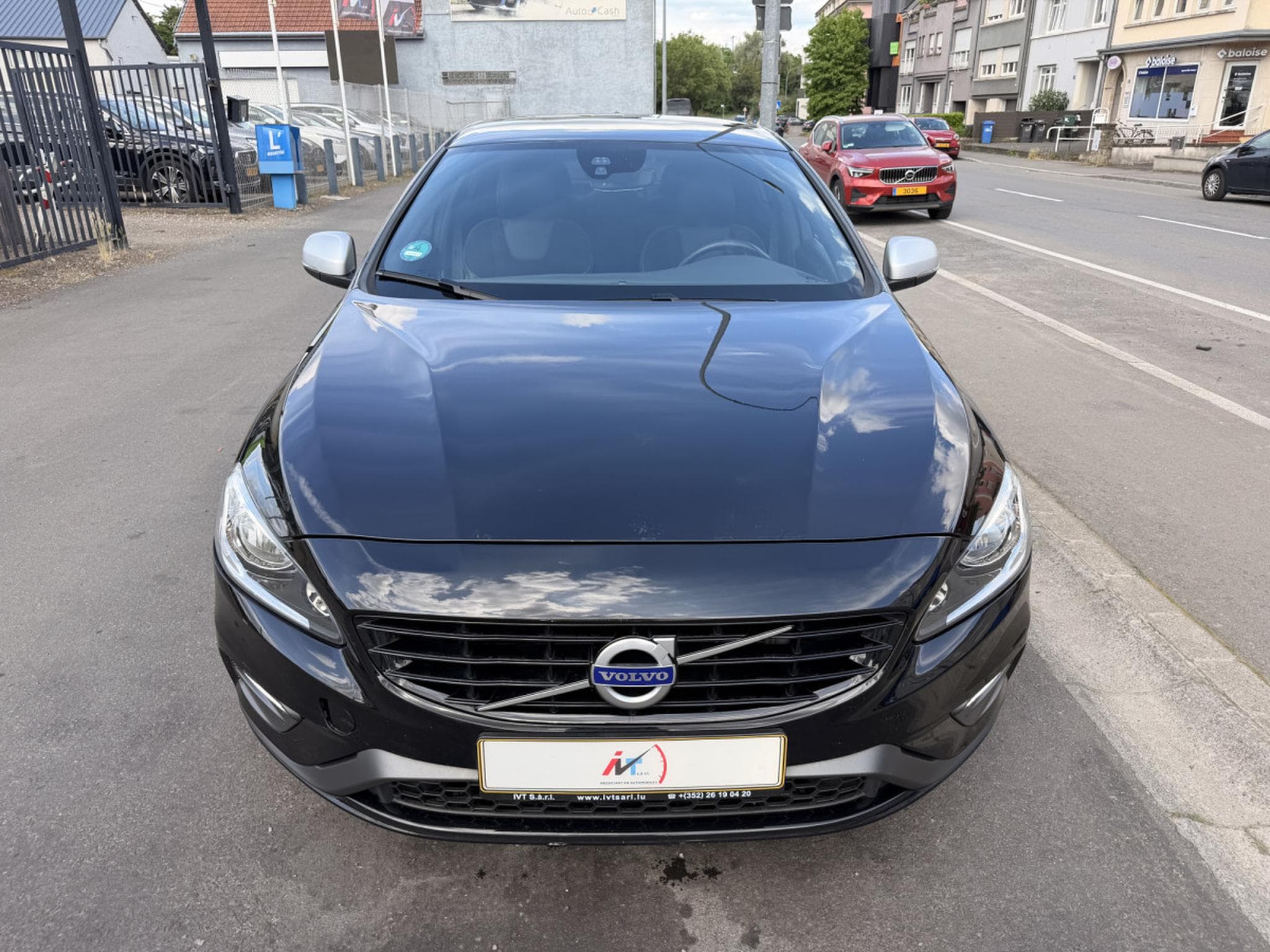 Volvo S60 D2 Geartronic 120 R-Design (2017) - Photo 2