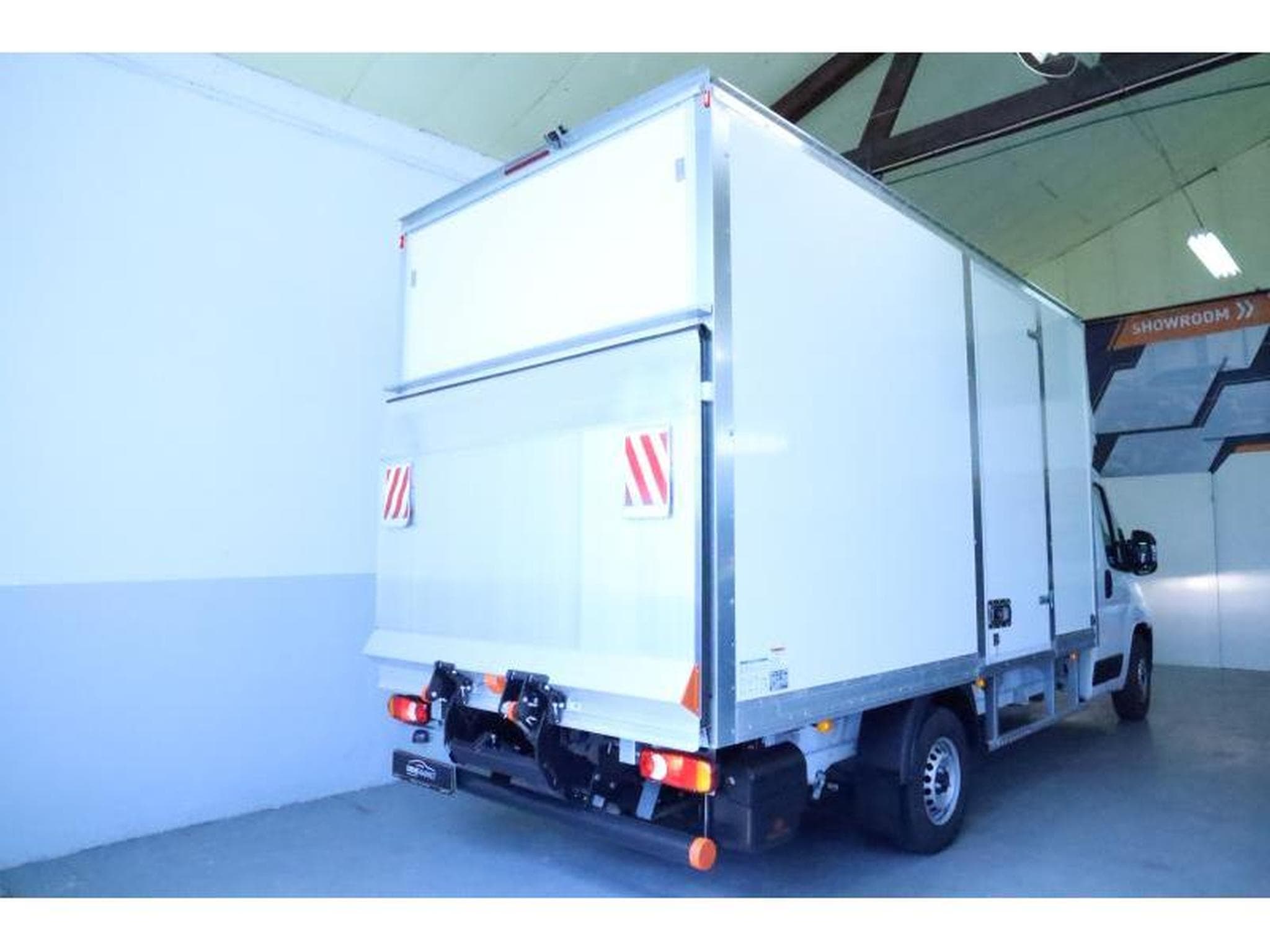 Citroen Jumper Cargo Box avec Hayon L4 3,5t (2026) - Photo 18