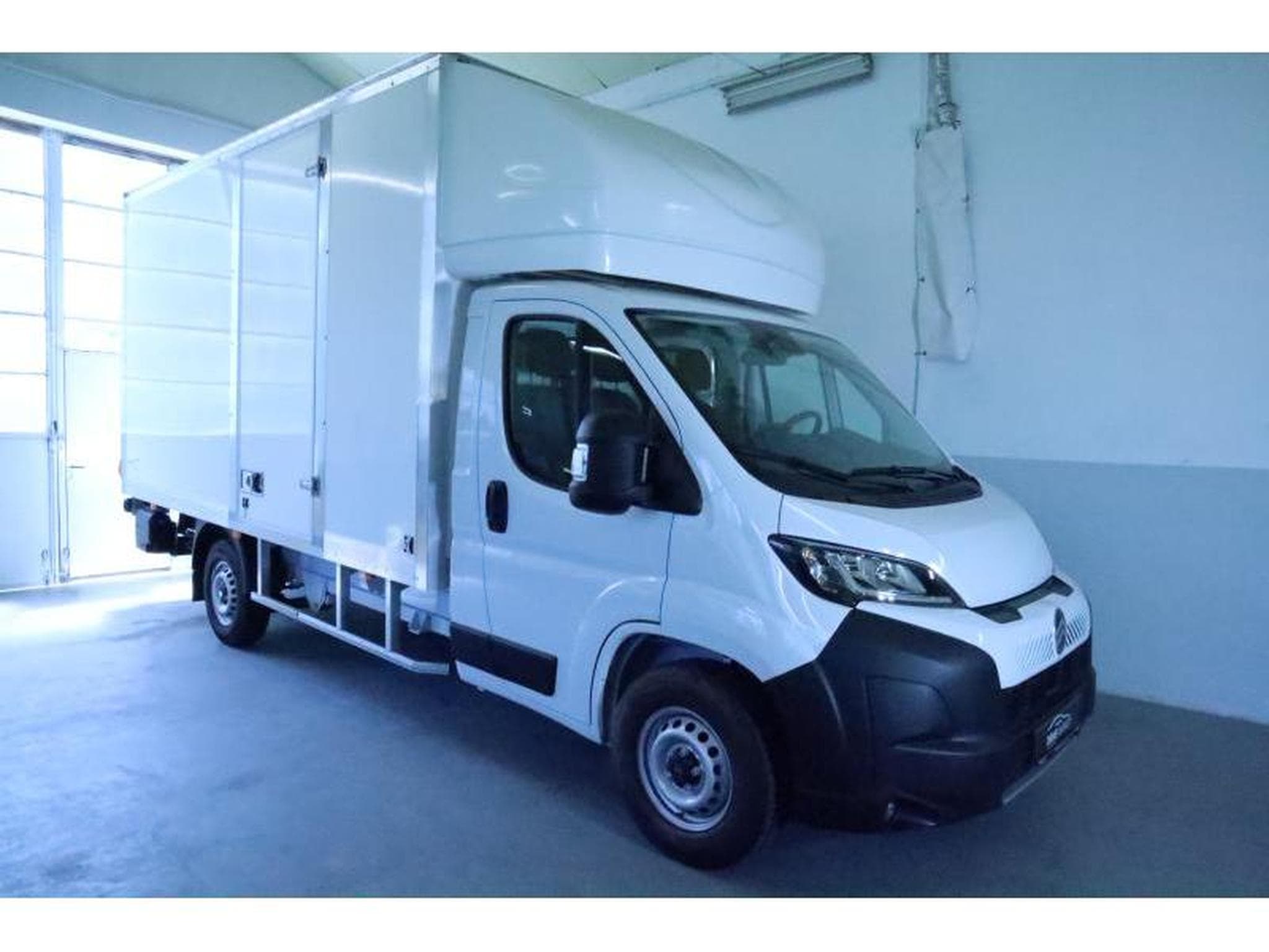 Citroen Jumper Cargo Box avec Hayon L4 3,5t (2026) - Photo 22