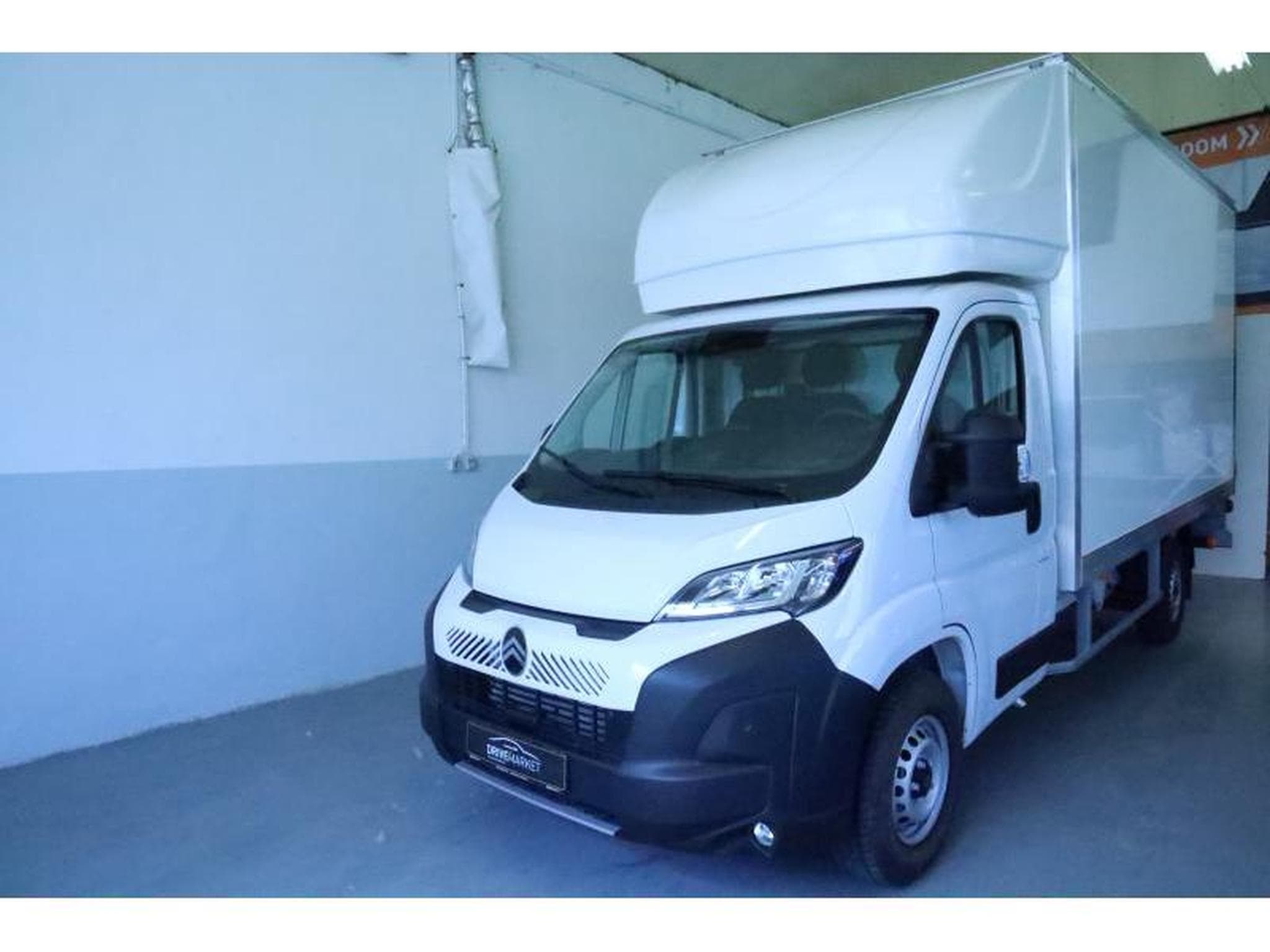 Citroen Jumper Cargo Box avec Hayon L4 3,5t (2026) - Photo 23