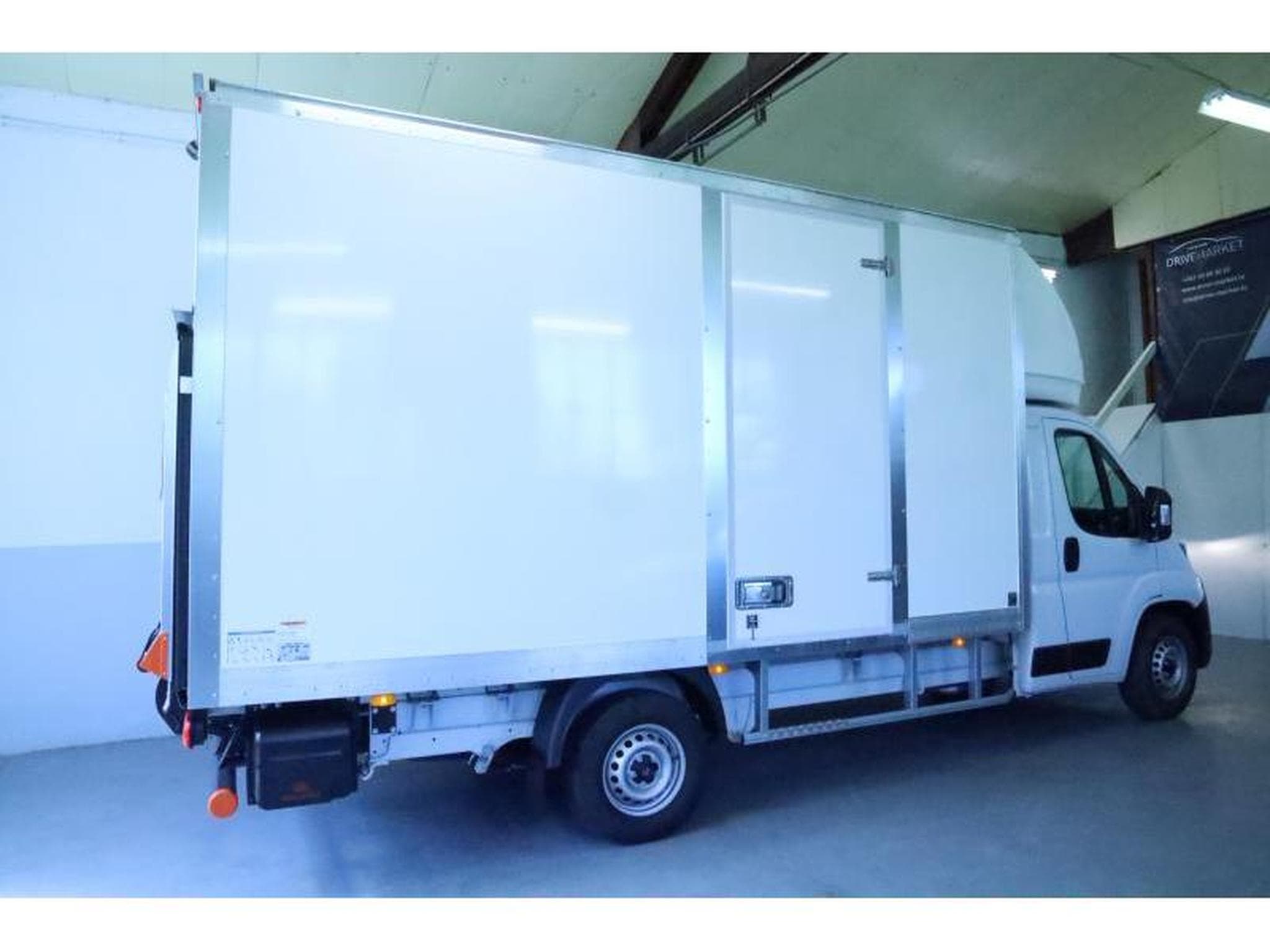 Citroen Jumper Cargo Box avec Hayon L4 3,5t (2026) - Photo 3