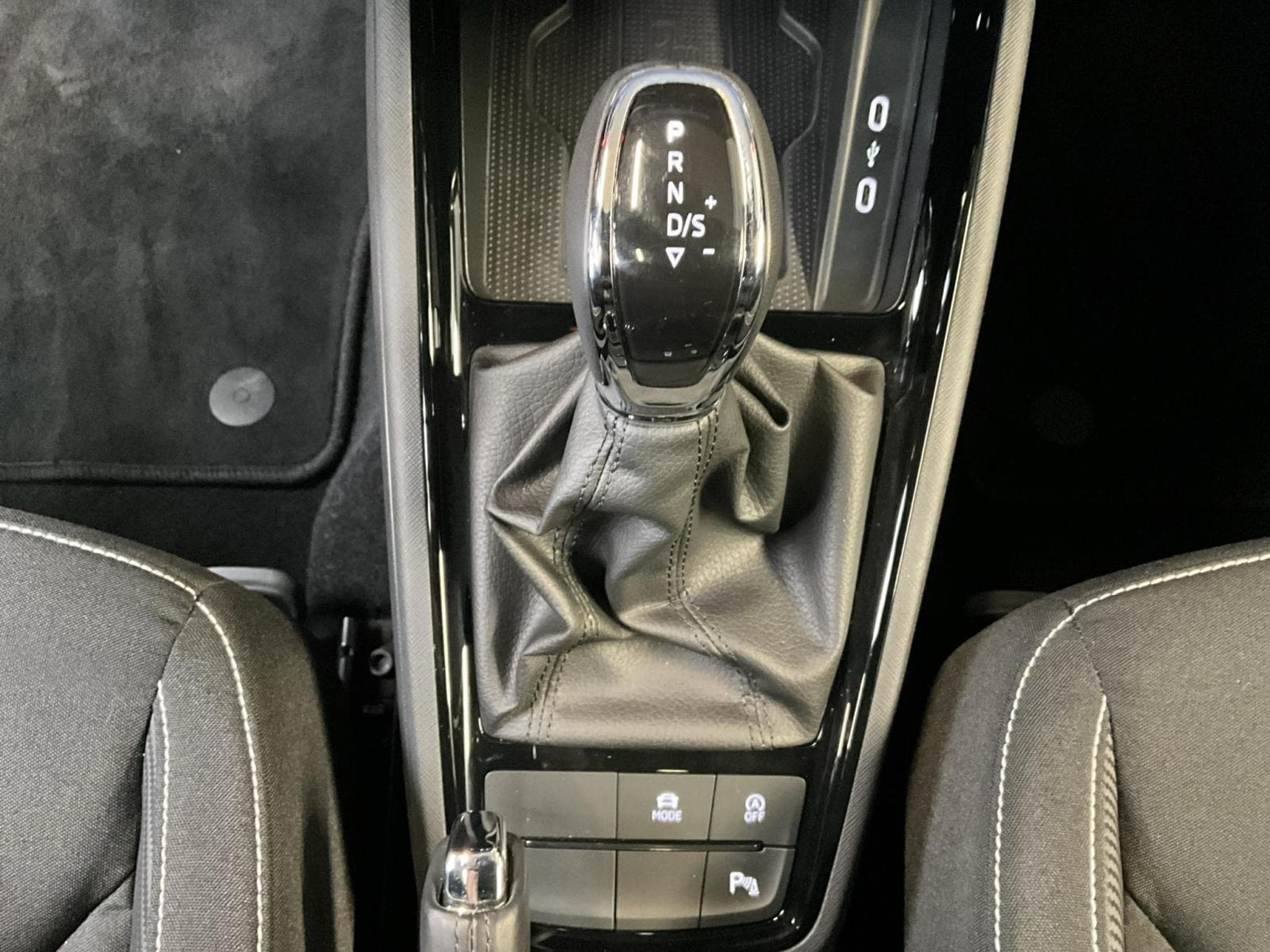 Skoda Kamiq Monte-Carlo+DSG+Led+P.Assisted (2025) - Photo 12