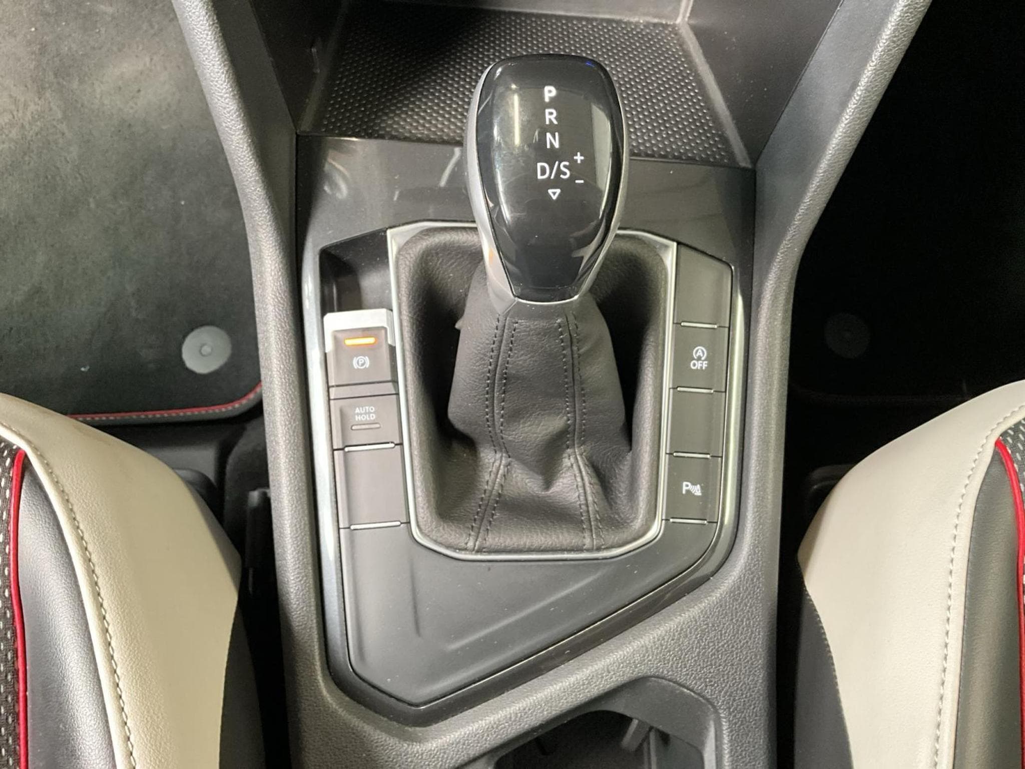 VW Tiguan Life-Urban-Sport+DSG+RearView (2024) - Photo 12