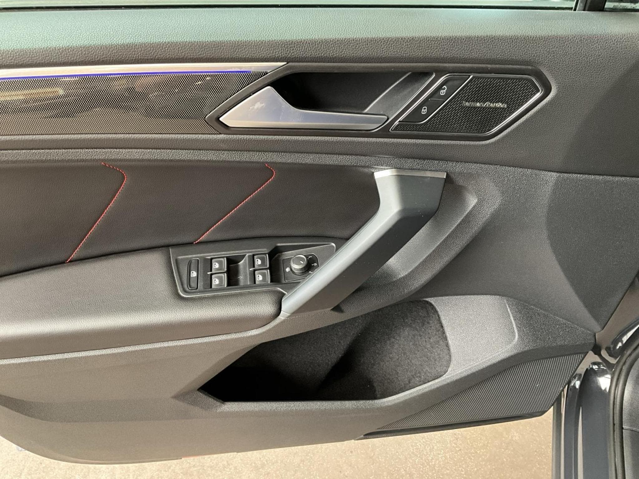 VW Tiguan Life-Urban-Sport+DSG+RearView (2024) - Photo 14