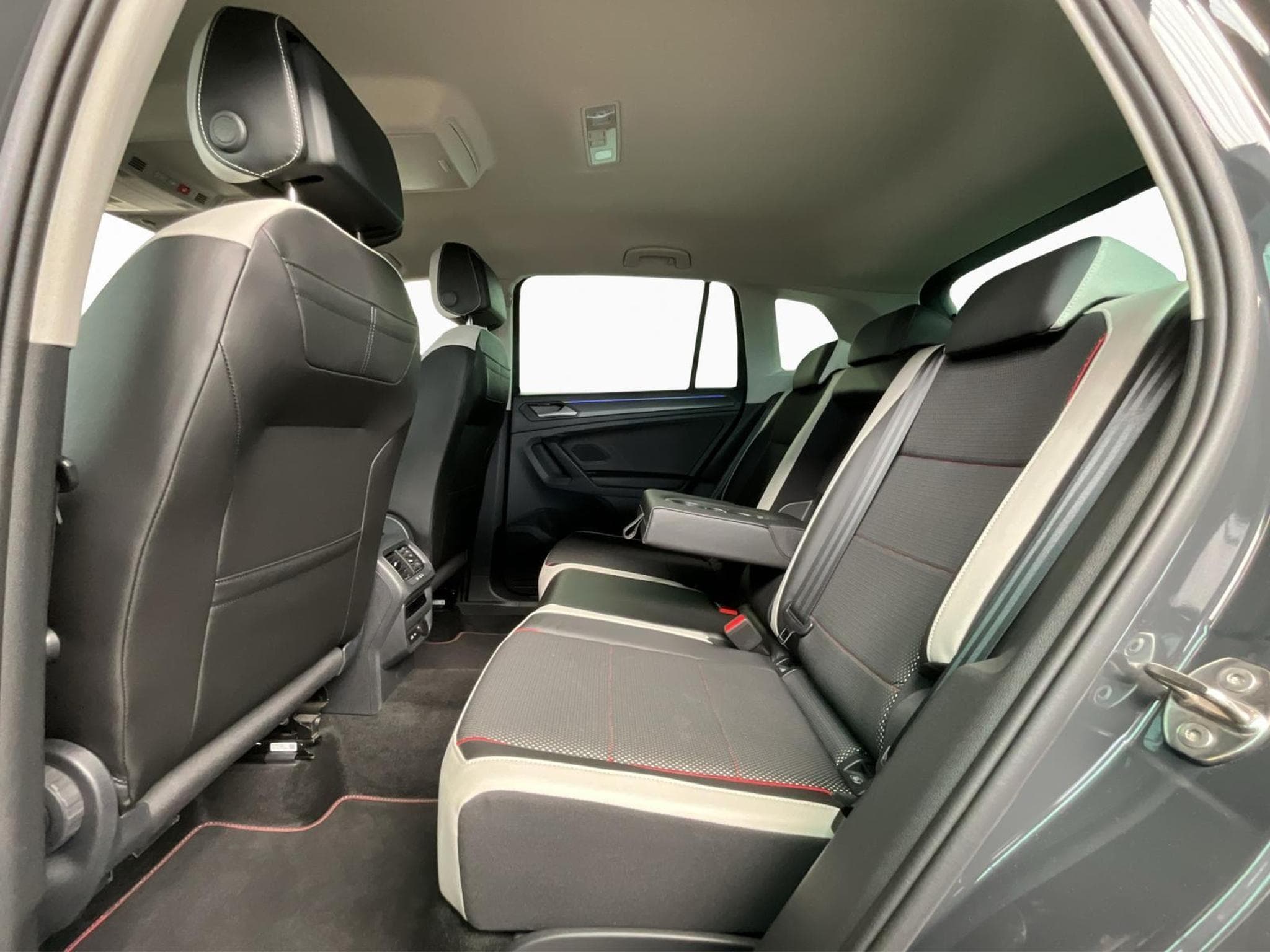 VW Tiguan Life-Urban-Sport+DSG+RearView (2024) - Photo 15