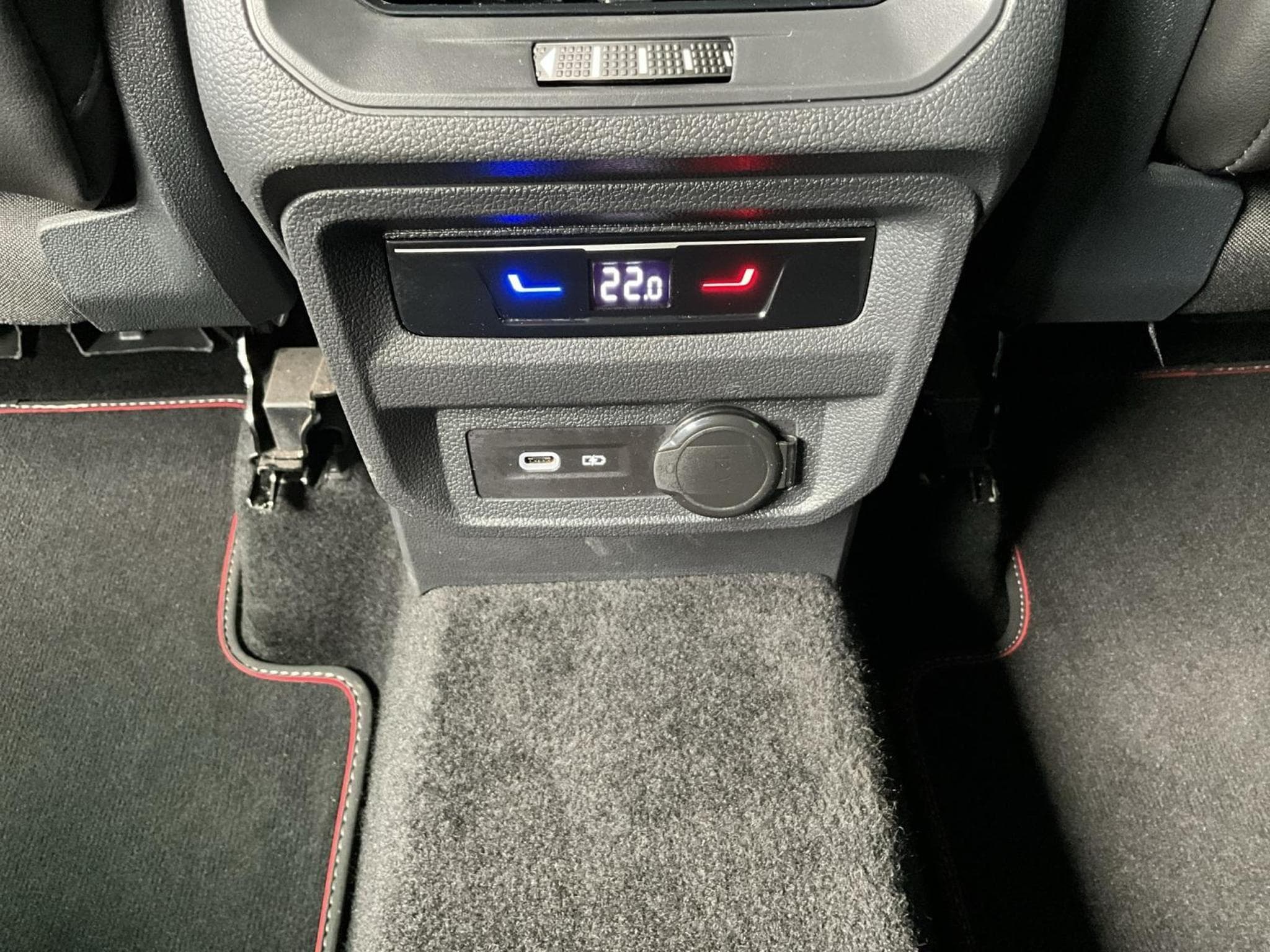 VW Tiguan Life-Urban-Sport+DSG+RearView (2024) - Photo 20