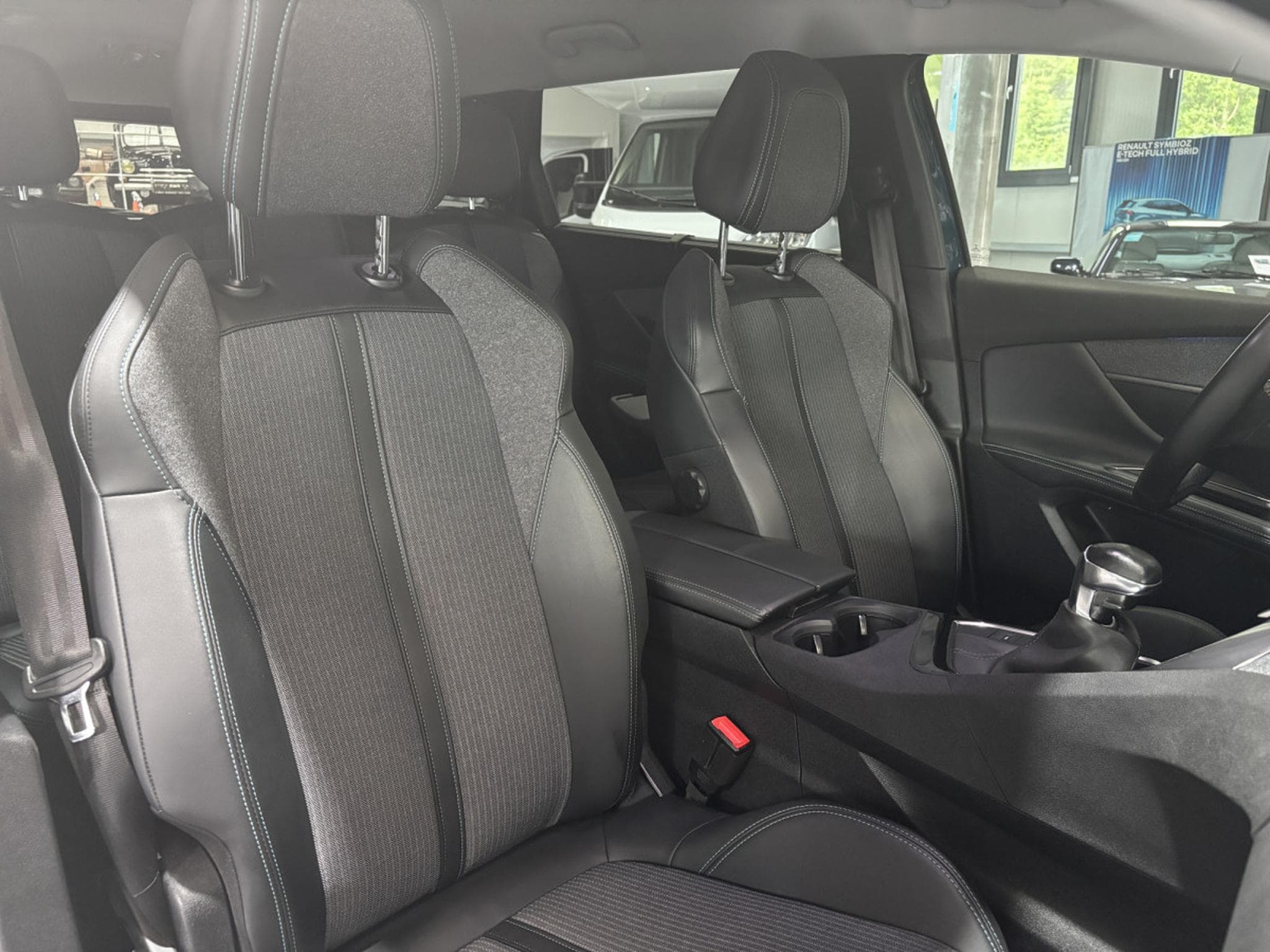 Peugeot 5008 1.5 BlueHDI Allure 7pl (2022) - Foto 11