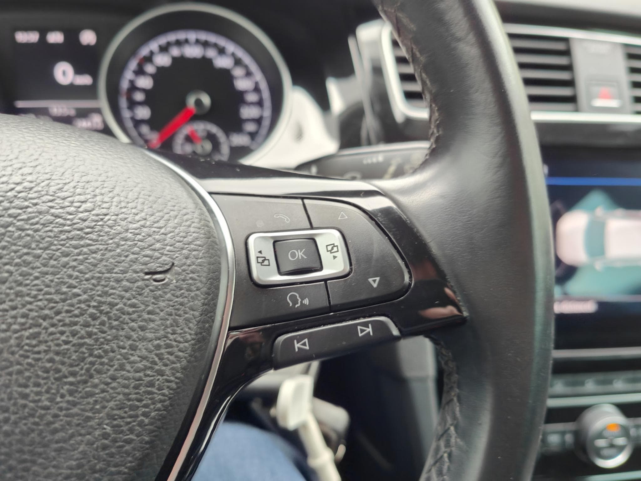 VW Golf 1.0 TSI JOIN GPS CARPLAY CAMERA APS AV/ARR (2018) - Photo 18
