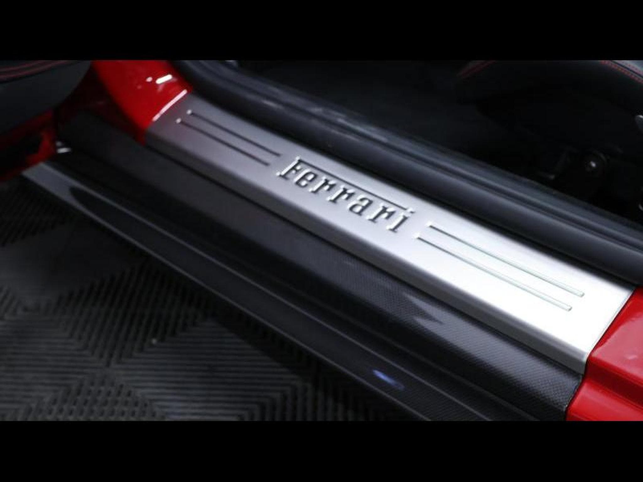 Ferrari 812 Superfast Rosso 70th anniversary (2019) - Foto 38