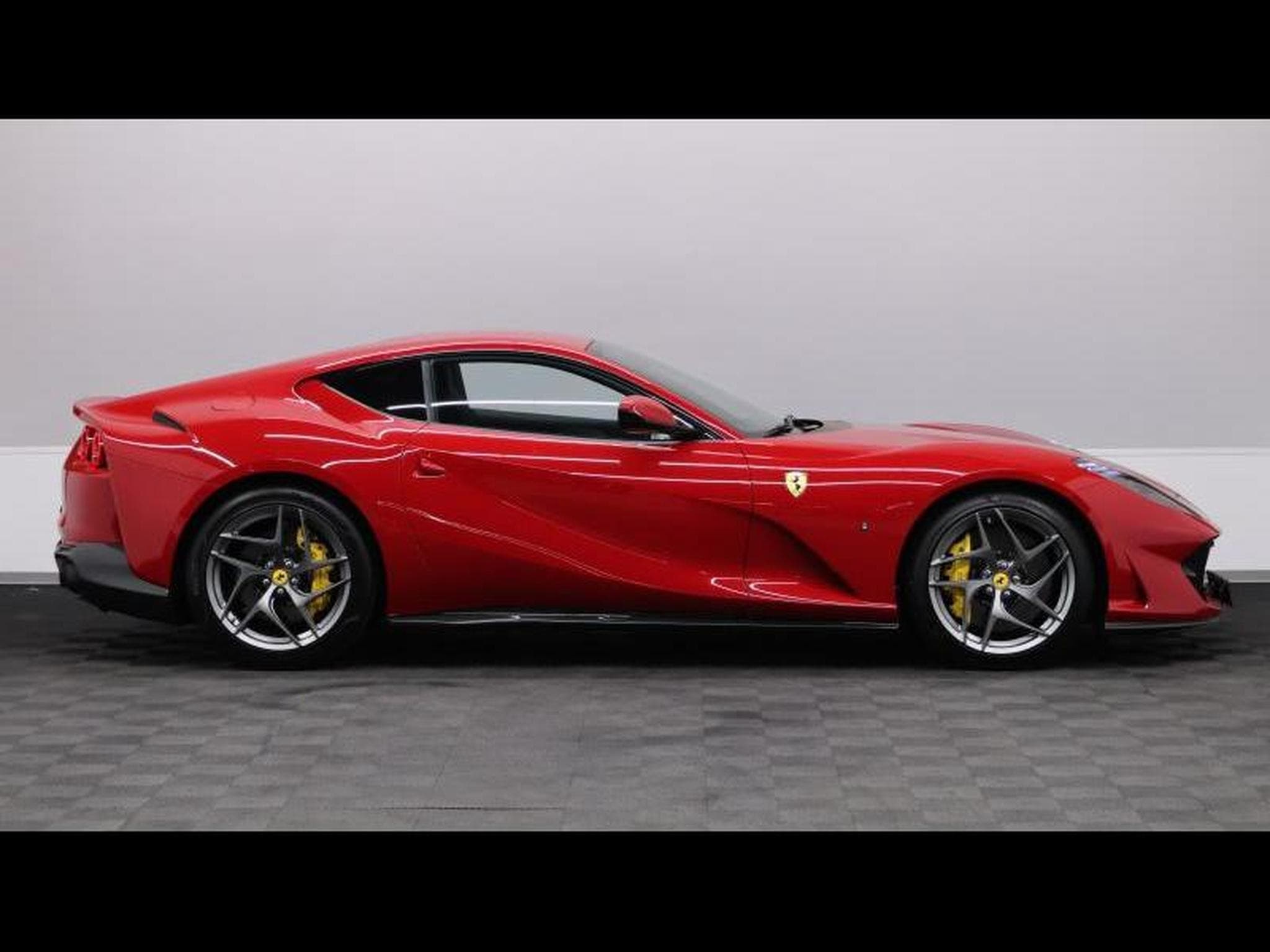 Ferrari 812 Superfast Rosso 70th anniversary (2019) - Foto 4