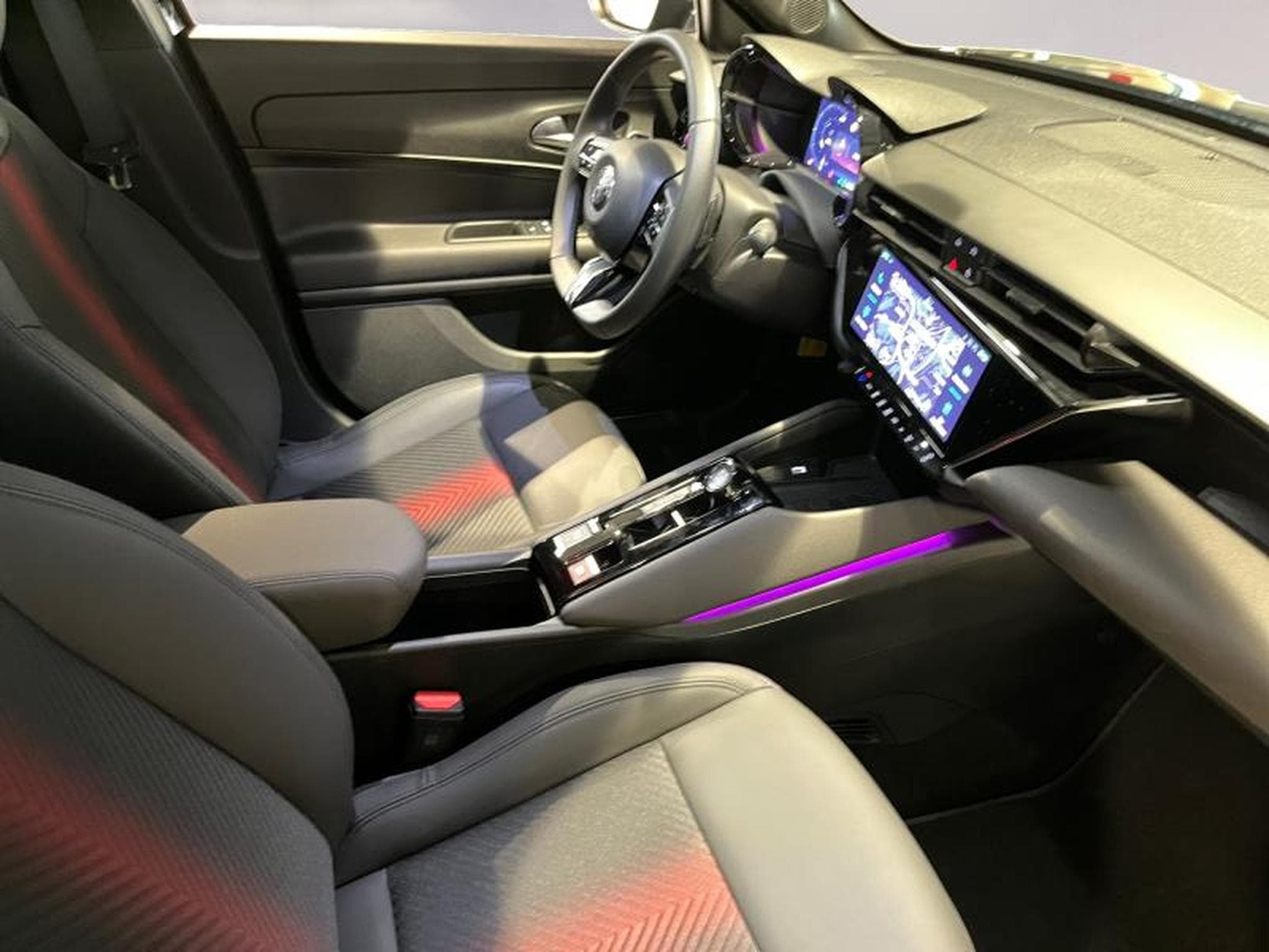 Alfa-Romeo Junior 1.2 Hybrid 136 eDCT6 TI (2025) - Photo 12