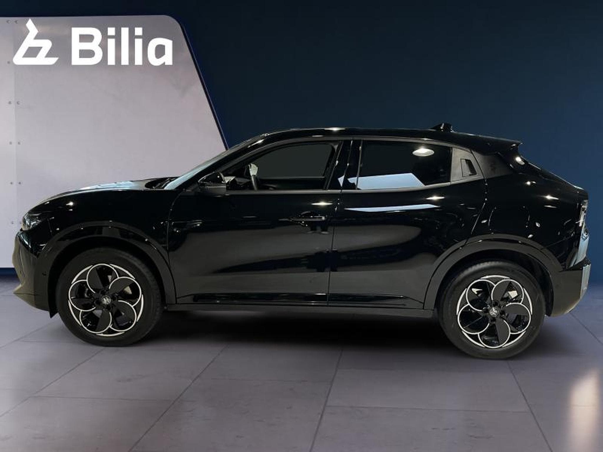 Alfa-Romeo Junior 1.2 Hybrid 136 eDCT6 TI (2025) - Photo 3