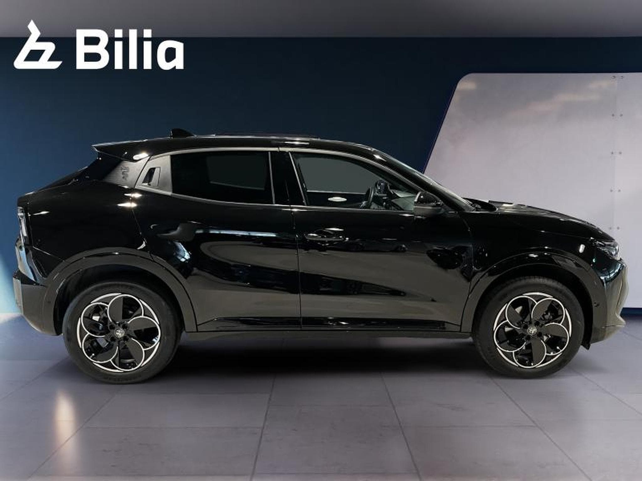 Alfa-Romeo Junior 1.2 Hybrid 136 eDCT6 TI (2025) - Photo 4