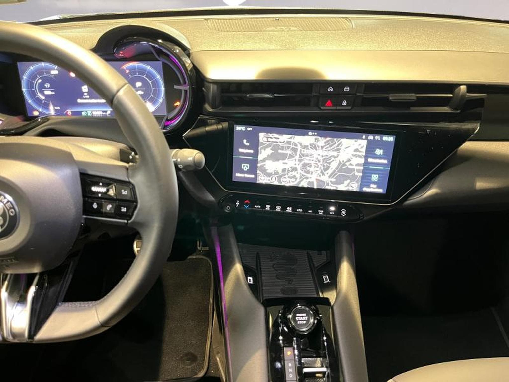 Alfa-Romeo Junior 1.2 Hybrid 136 eDCT6 TI (2025) - Photo 8