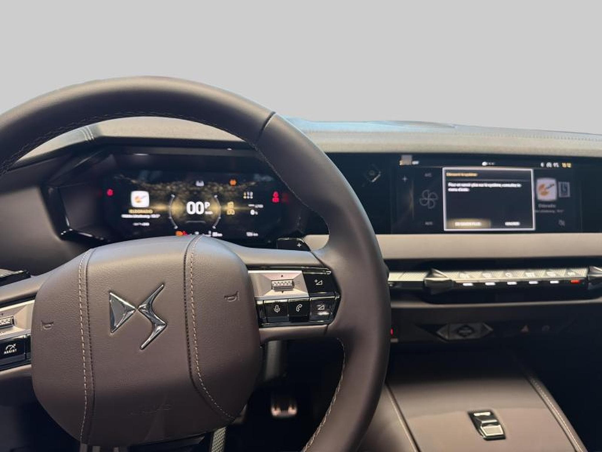 DS Automobiles DS4 ETOILE N°4 (2025) - Foto 12