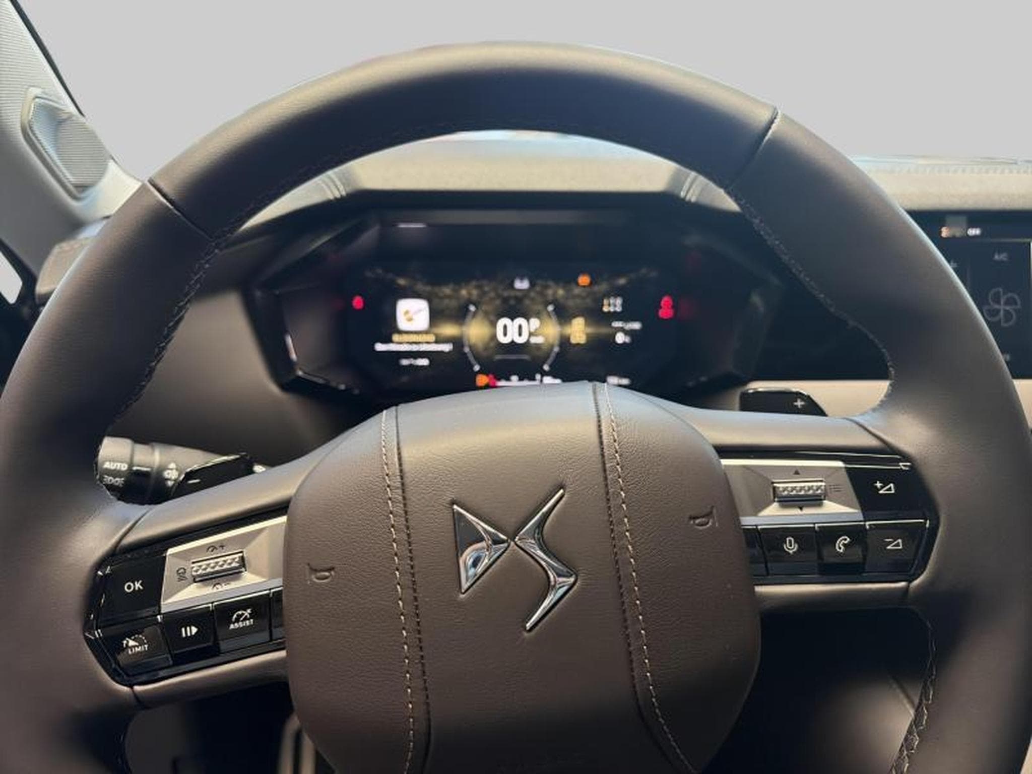DS Automobiles DS4 ETOILE N°4 (2025) - Foto 13