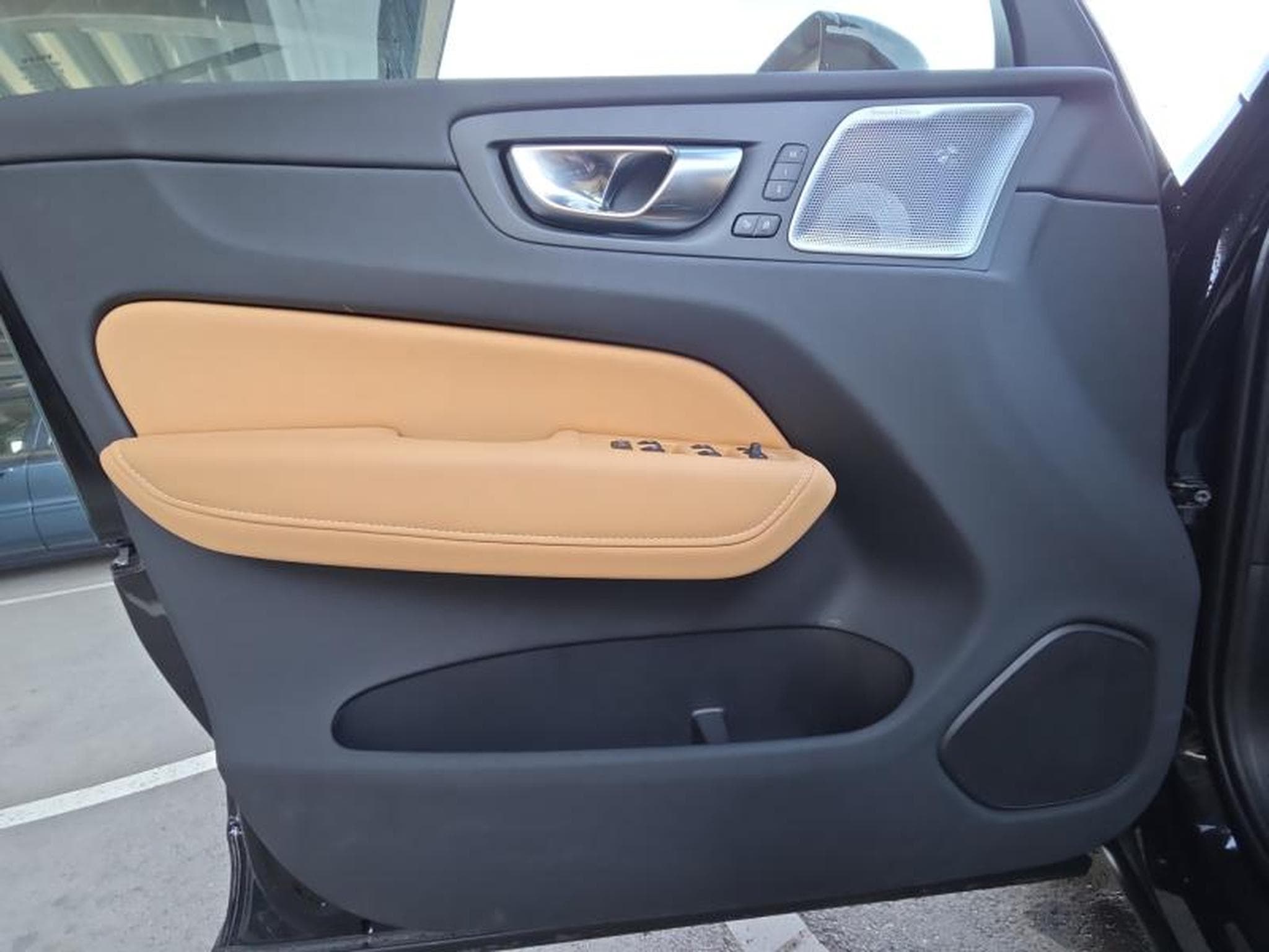 Volvo XC60 B5 AWD Ultra Dark / Essence (2025) - Foto 20
