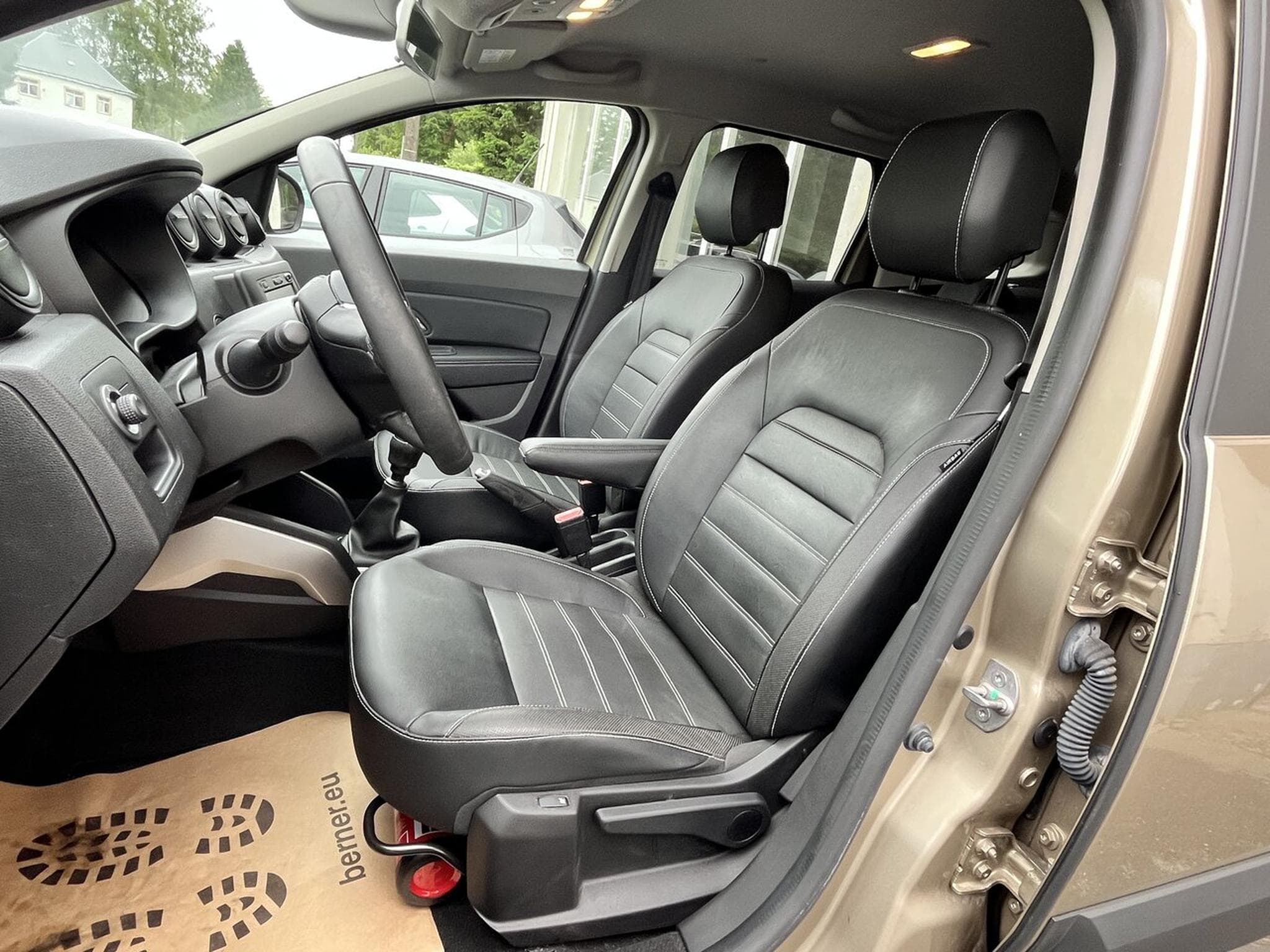 Dacia Duster 4x4 PRESTIGE ESSENCE 125 CH FULL OPTIONS - GARANTIE 12 MOIS (2018) - Foto 12
