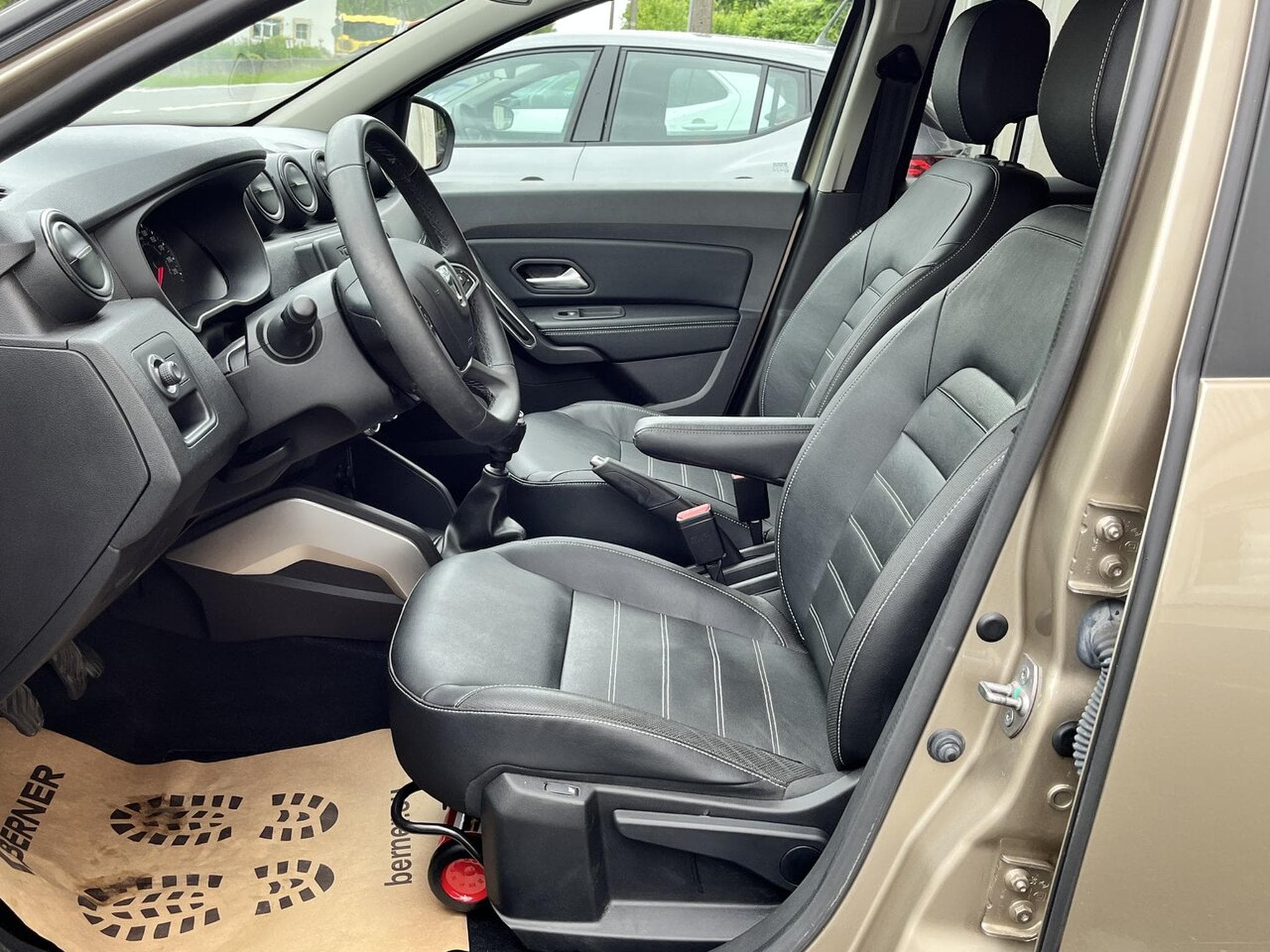 Dacia Duster 4x4 PRESTIGE ESSENCE 125 CH FULL OPTIONS - GARANTIE 12 MOIS (2018) - Foto 14