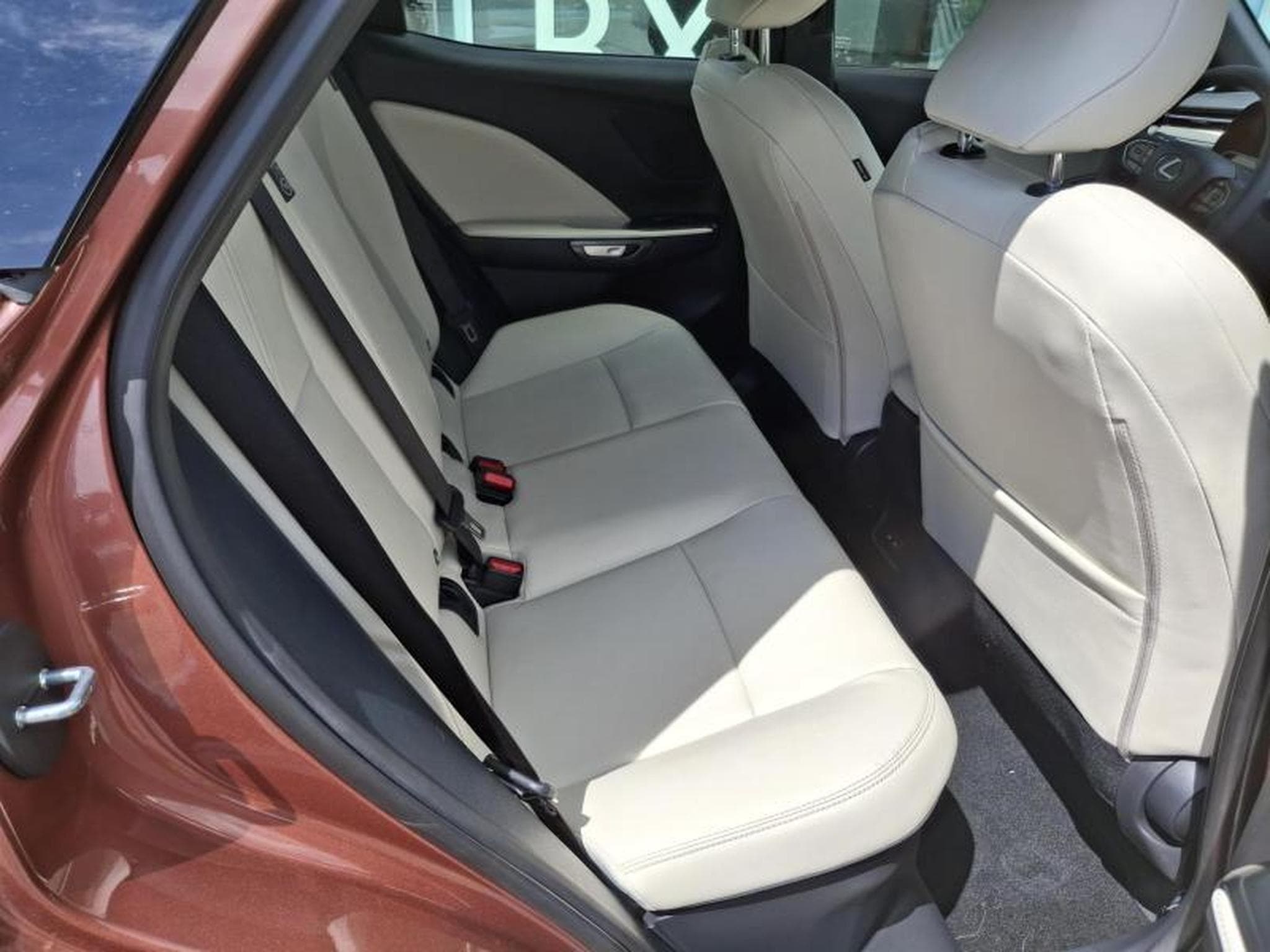 Lexus LBX Elegant - Pack executive (2024) - Foto 5