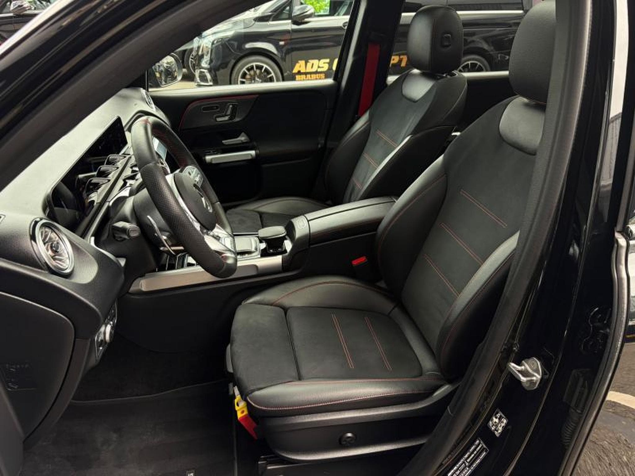 Mercedes GLB 35 AMG GLB 35 AMG 4MATIC (2023) - Photo 11