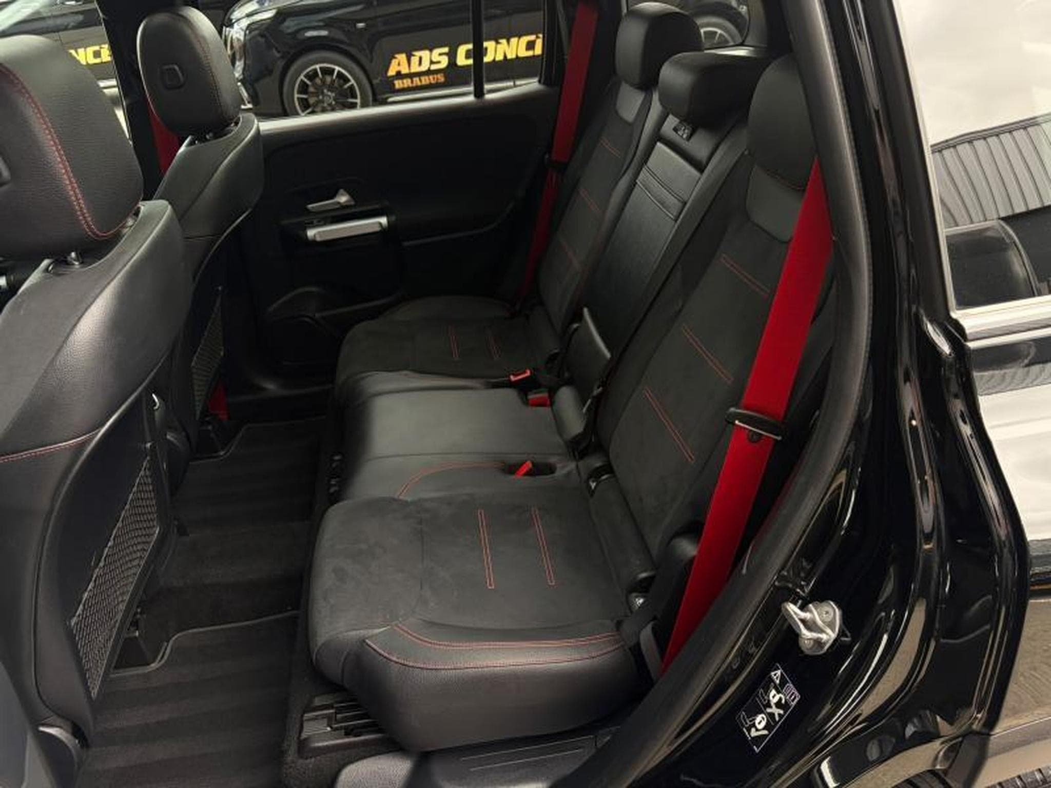 Mercedes GLB 35 AMG GLB 35 AMG 4MATIC (2023) - Photo 12