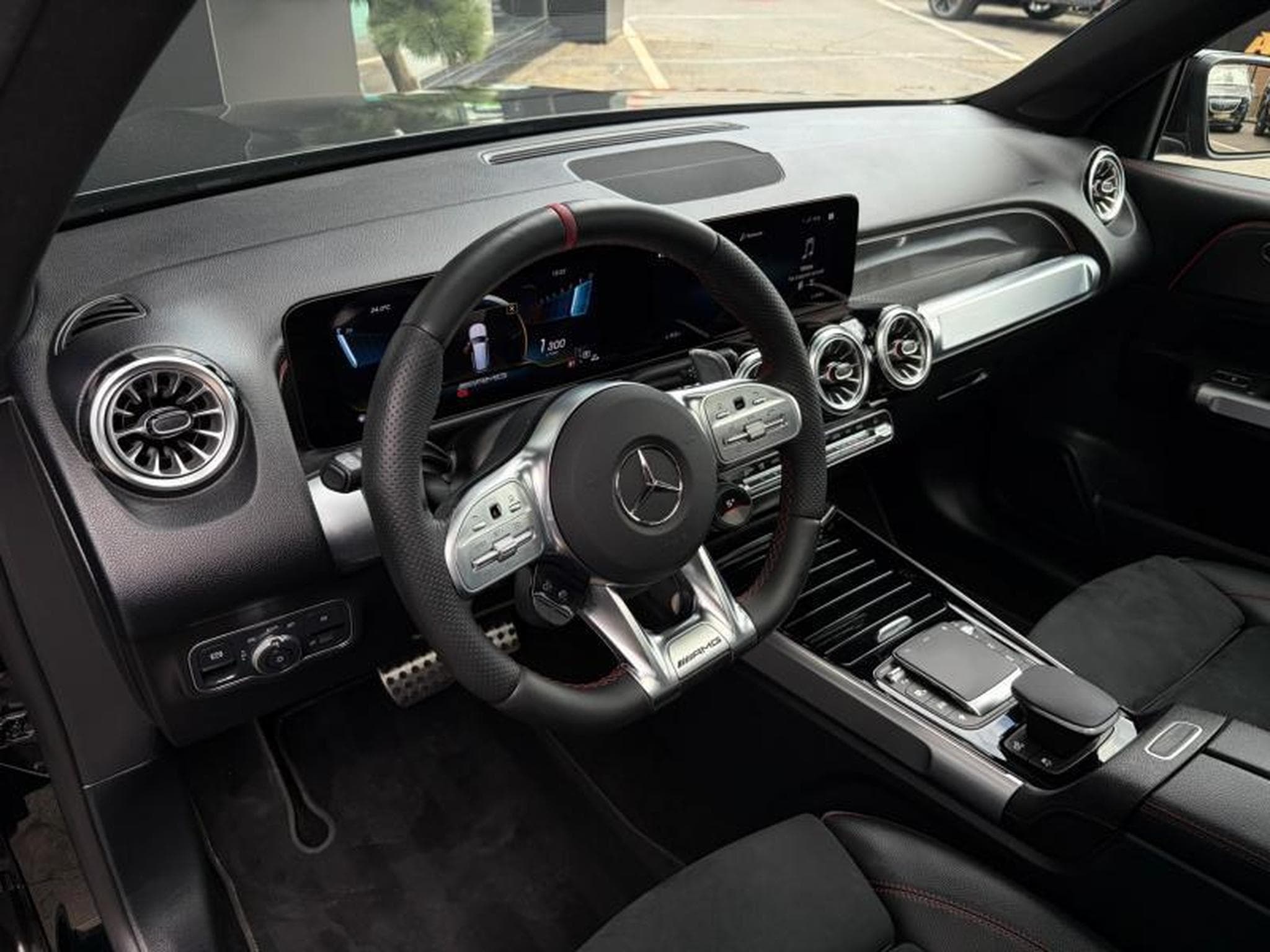 Mercedes GLB 35 AMG GLB 35 AMG 4MATIC (2023) - Photo 6