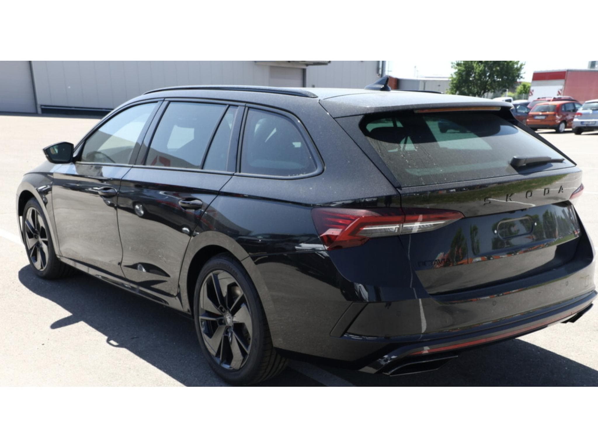 Skoda Octavia RS 2.0 TSI Combi DSG + Pano (2026) - Photo 3
